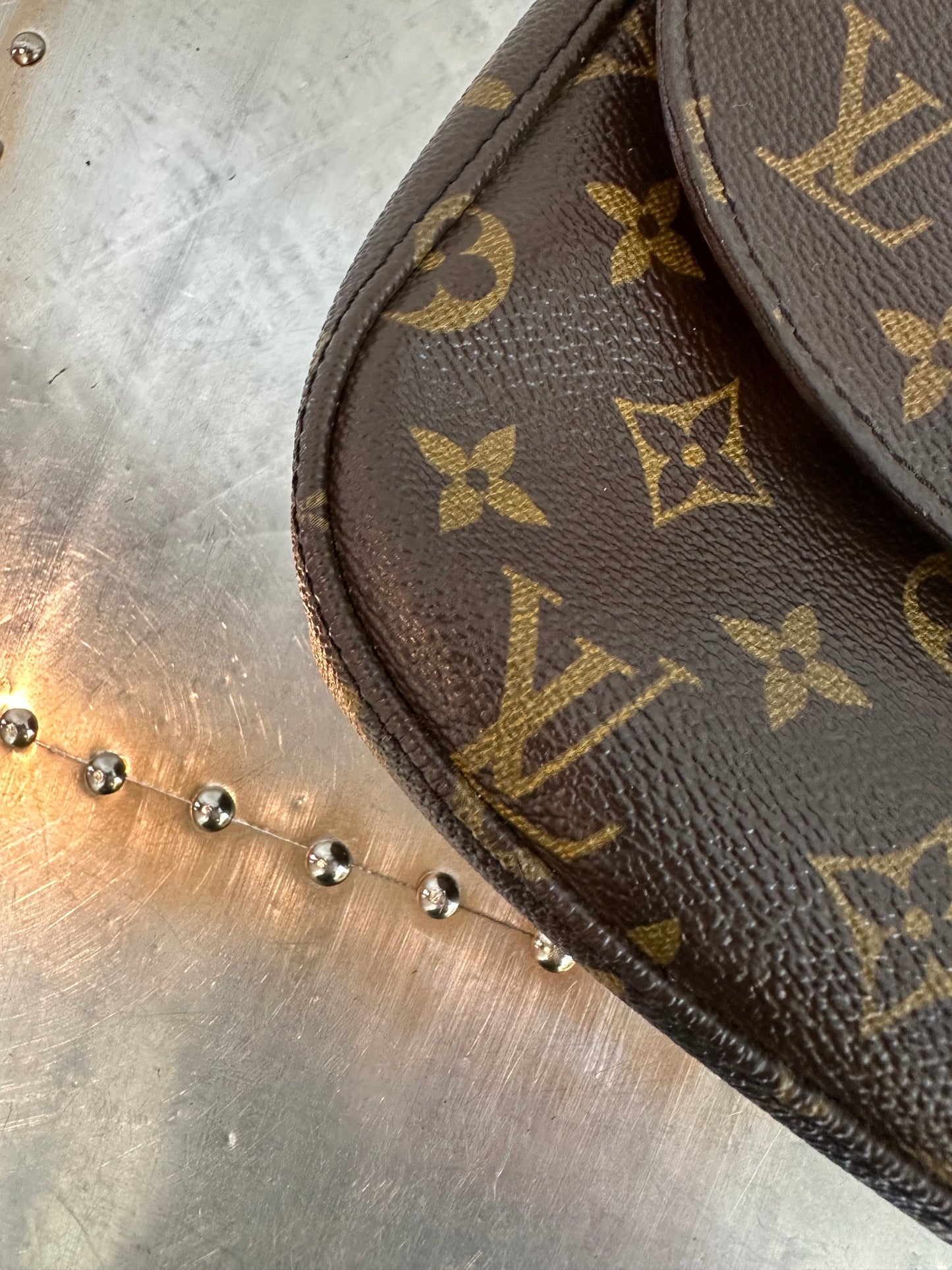 Pre-owned Authentic Louis Vuitton Saint Cloud GM Monogram Crossbody Bag