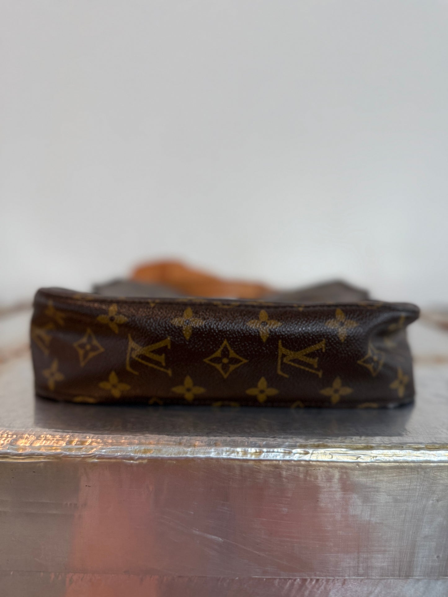 Pre-owned Authentic Louis Vuitton Saint Cloud GM Monogram Crossbody Bag