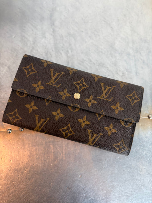 Pre-owned Authentic Louis Vuitton Portefeuille International Monogram Wallet