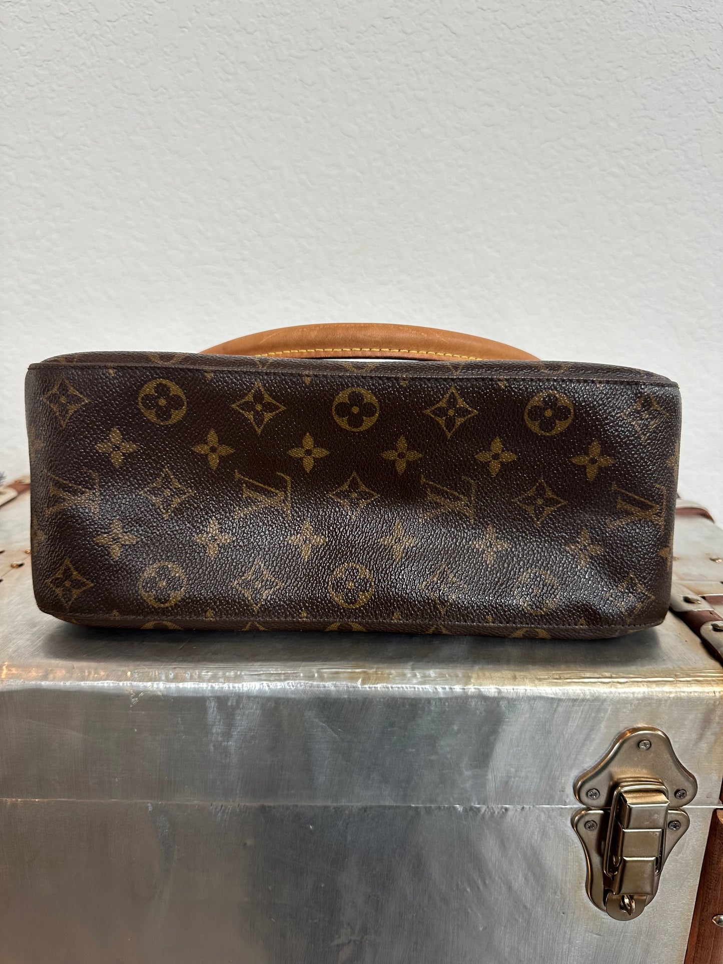 Pre-owned Authentic Louis Vuitton Looping GM Monogram Shoulder Bag