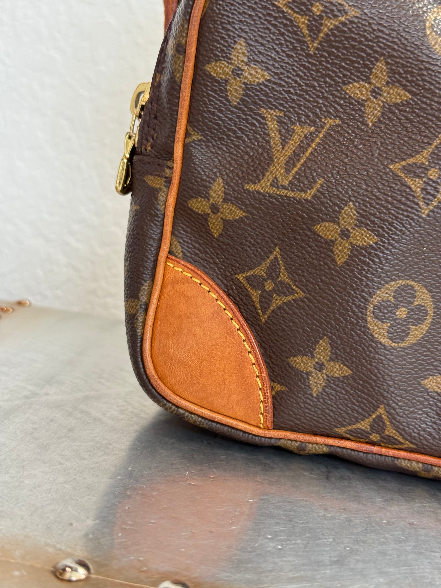 Pre-owned Authentic Louis Vuitton Amazon Monogram Crossbody Bag