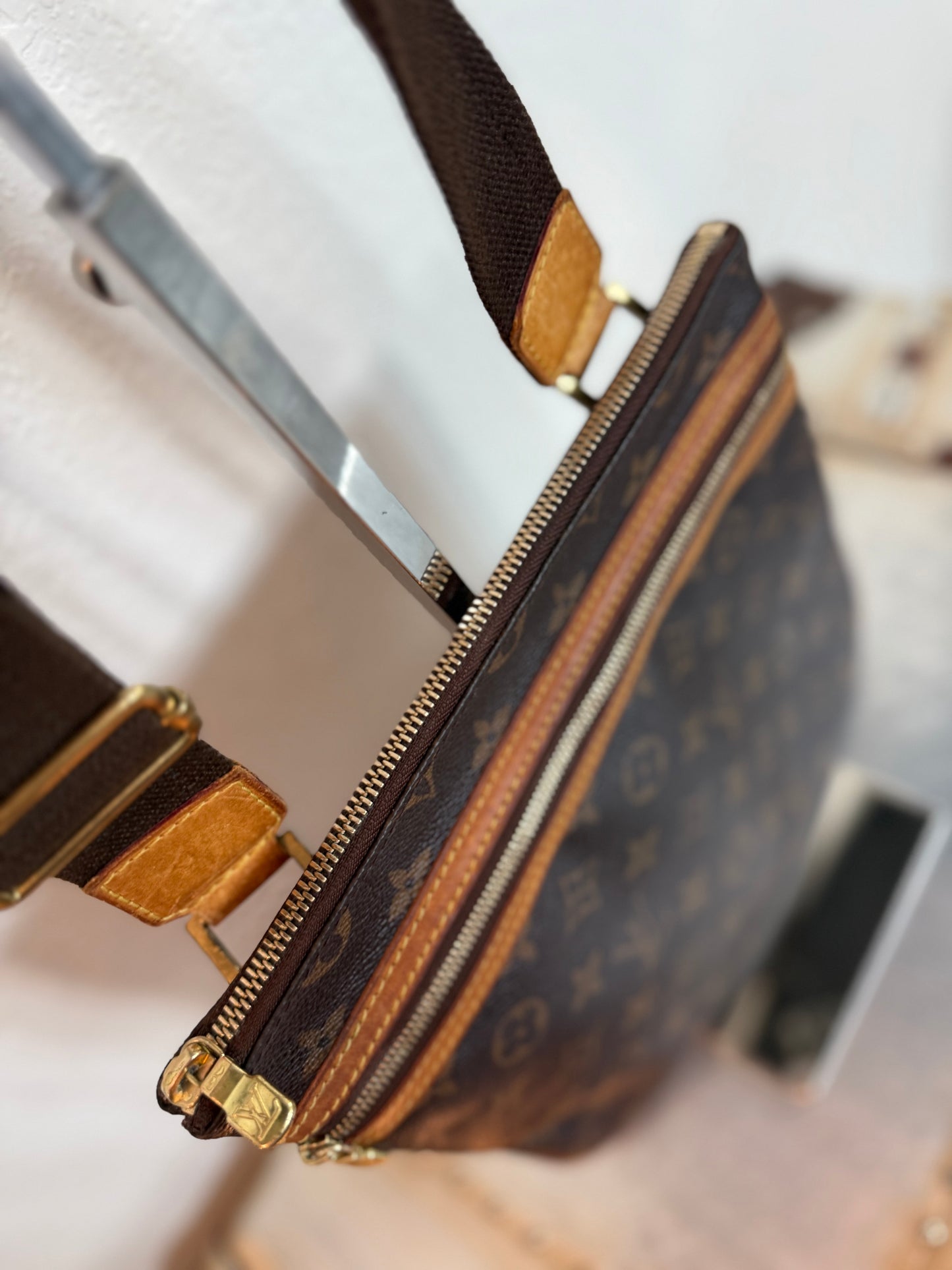 Pre-owned Authentic Louis Vuitton Pochette Bosphore Monogram Shoulder / Crossbody Bag