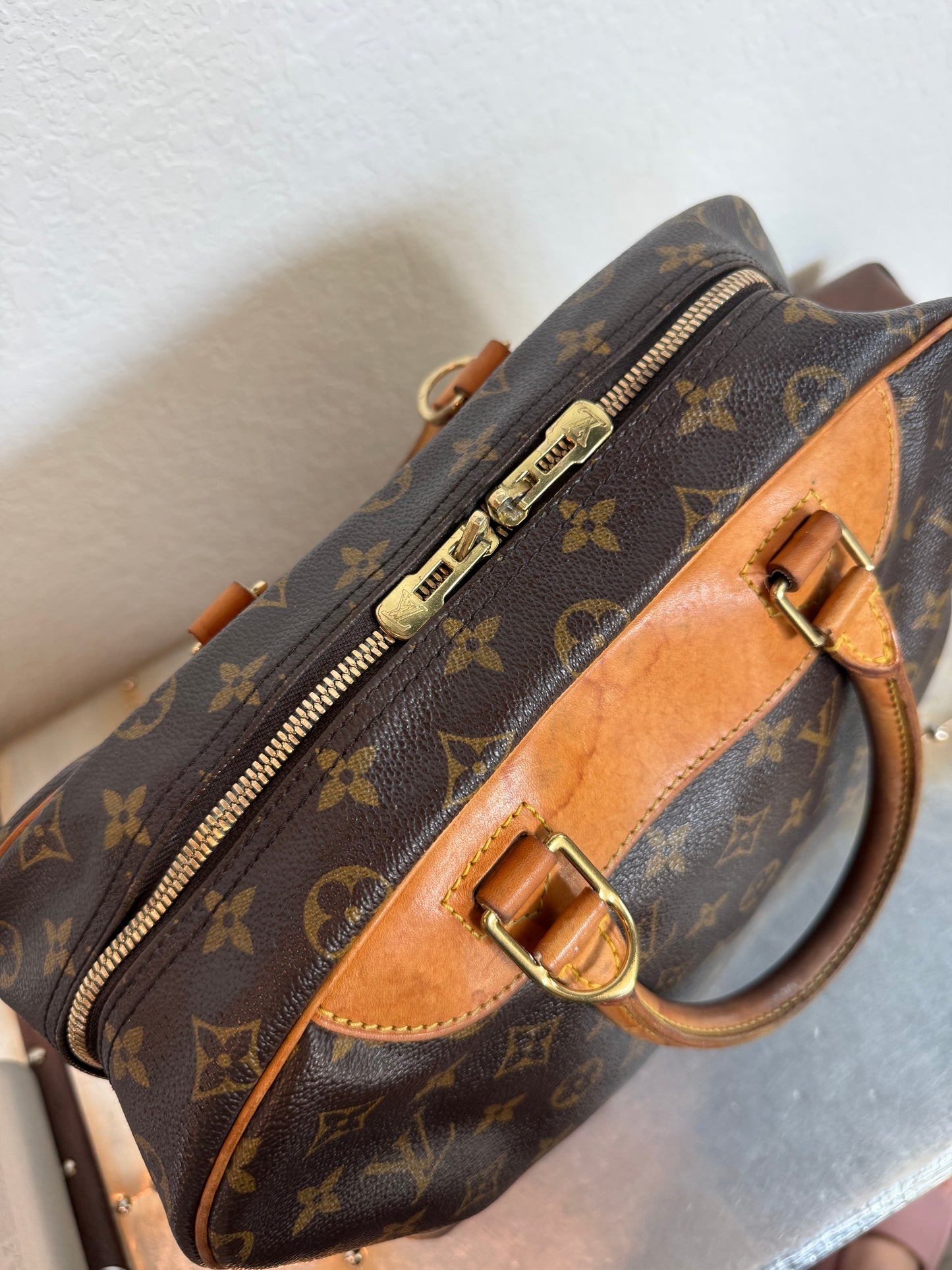 Pre-owned Authentic Louis Vuitton Deauville Monogram Handbag