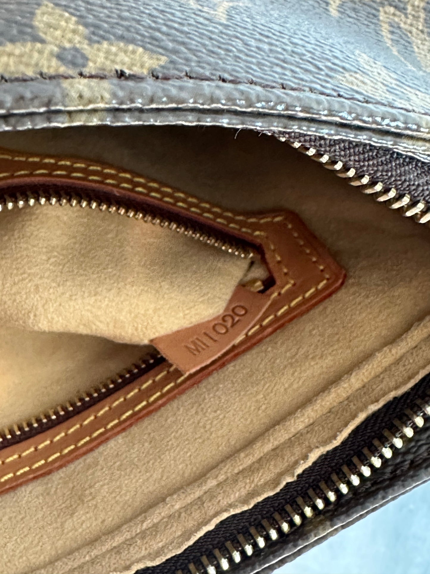 Pre-owned Authentic Louis Vuitton Looping MM Monogram Shoulder Bag