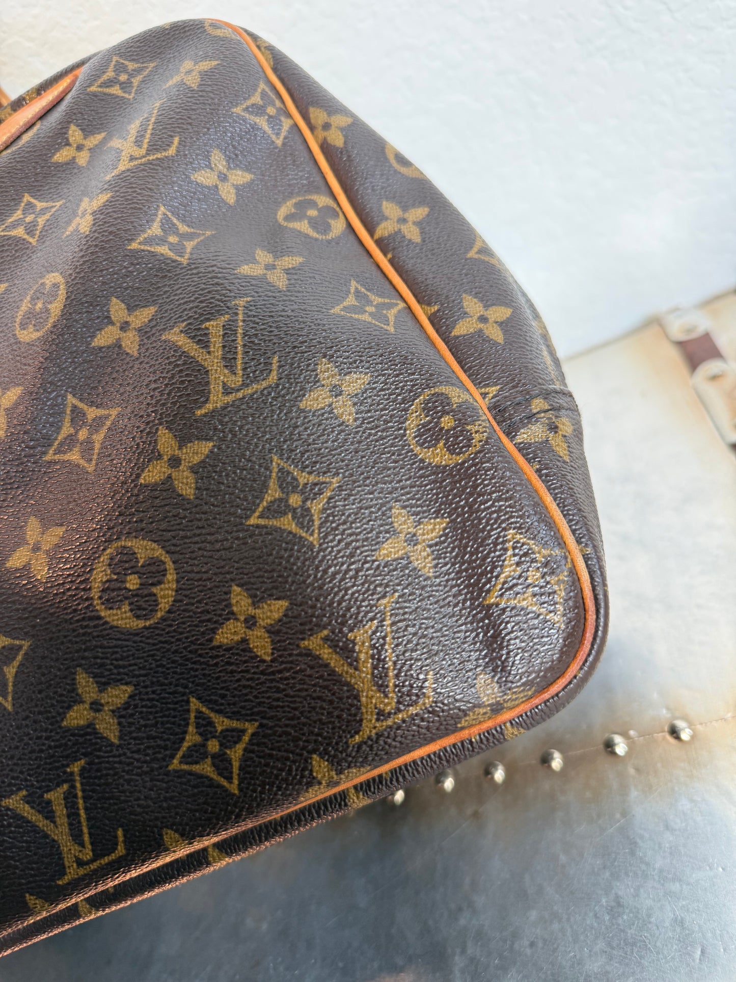Pre-owned Authentic Louis Vuitton Deauville Monogram Handbag