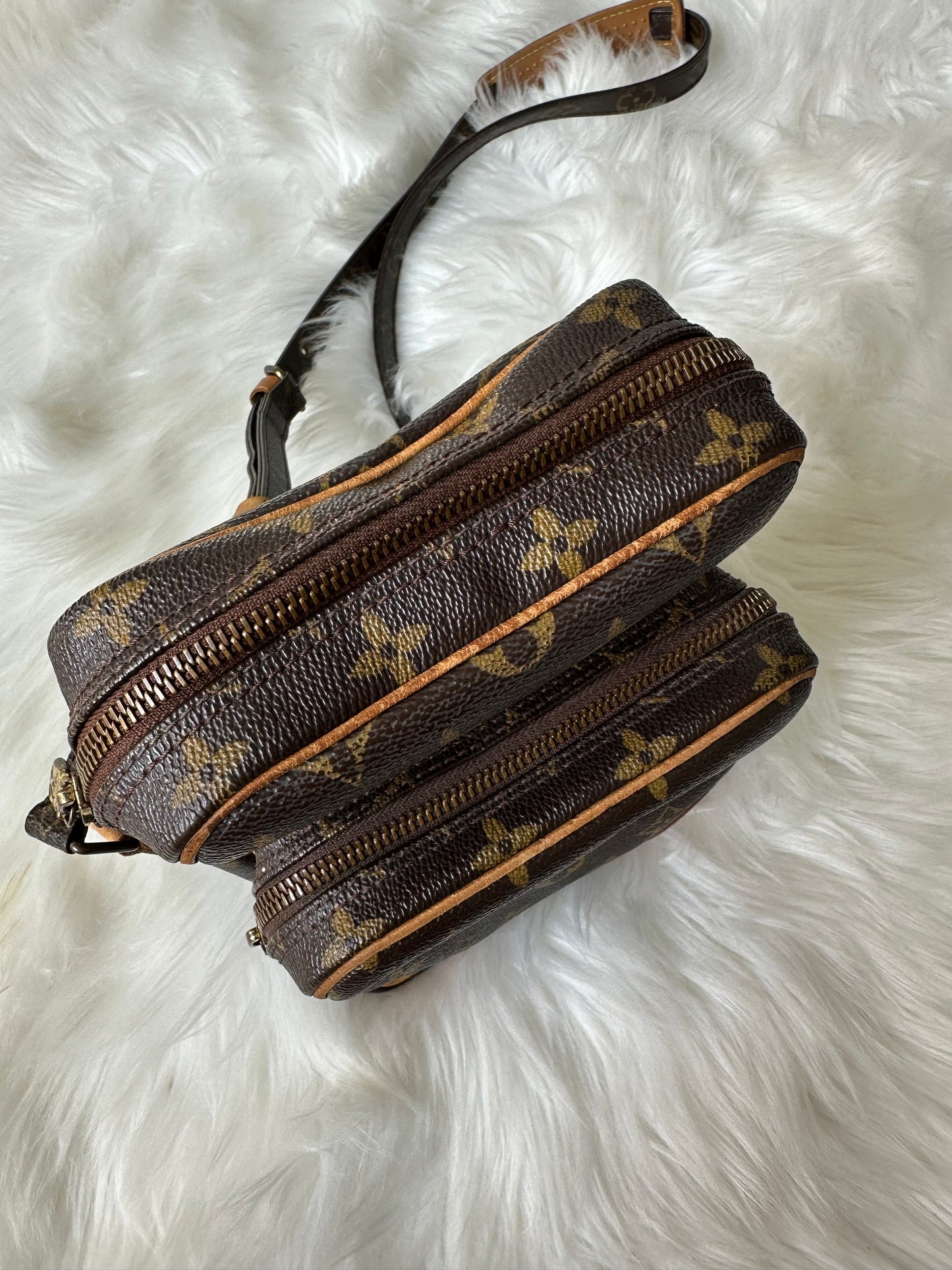 Pre-owned Authentic Louis Vuitton Amazon Monogram Crossbody Bag