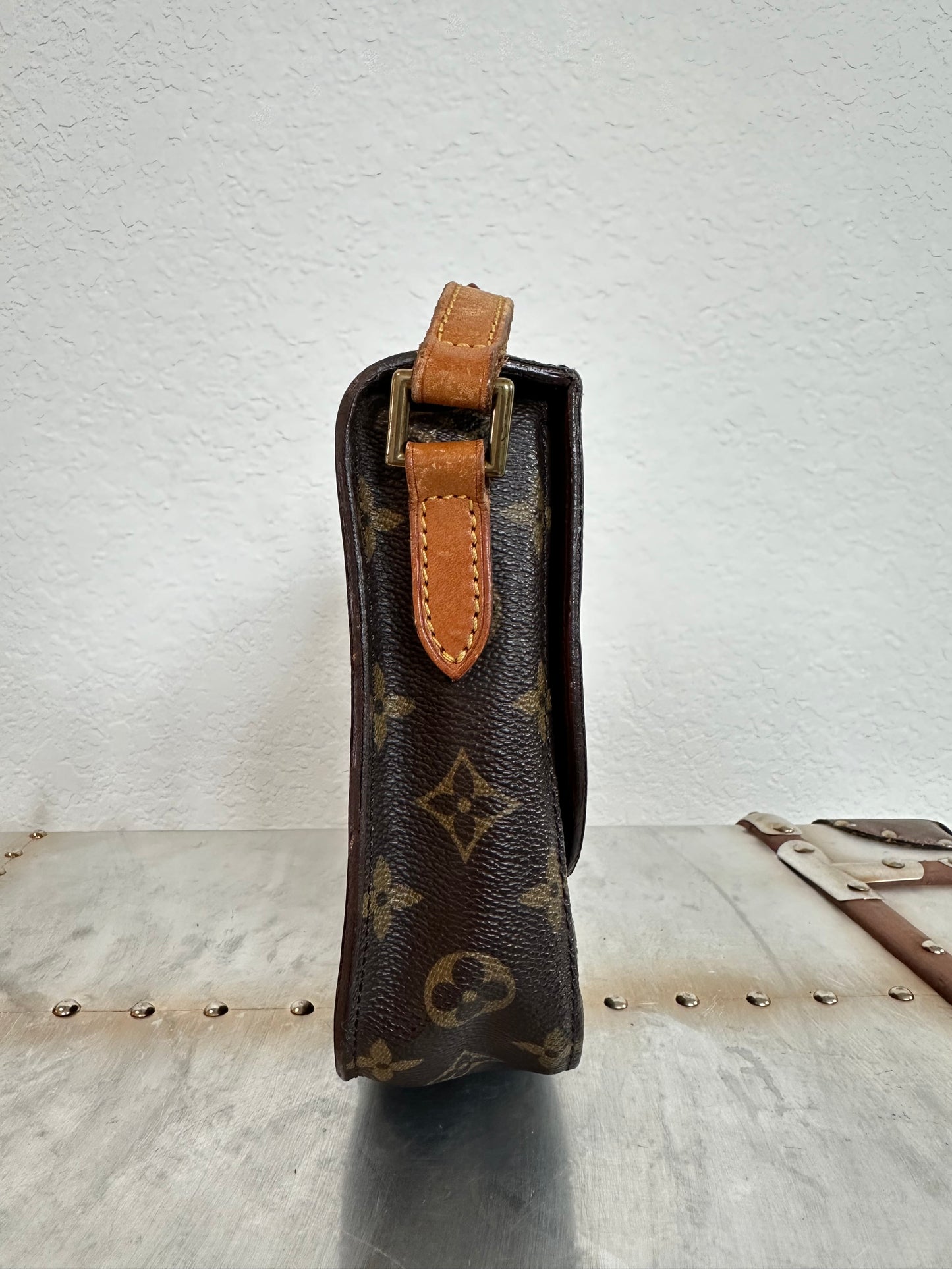 Pre-owned Authentic Louis Vuitton Saint Cloud MM Monogram Shoulder / Crossbody Bag
