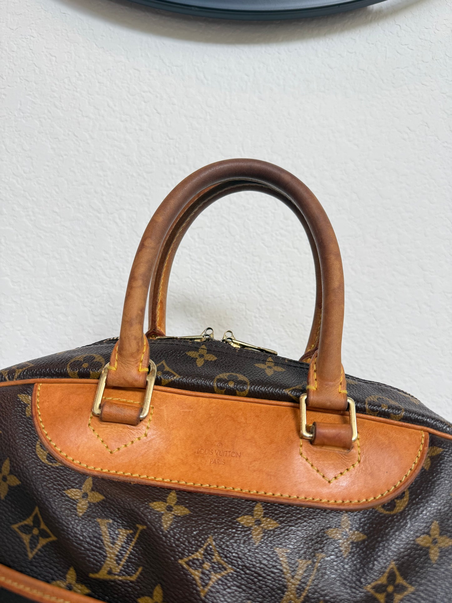 Pre-owned Authentic Louis Vuitton Deauville Monogram Handbag
