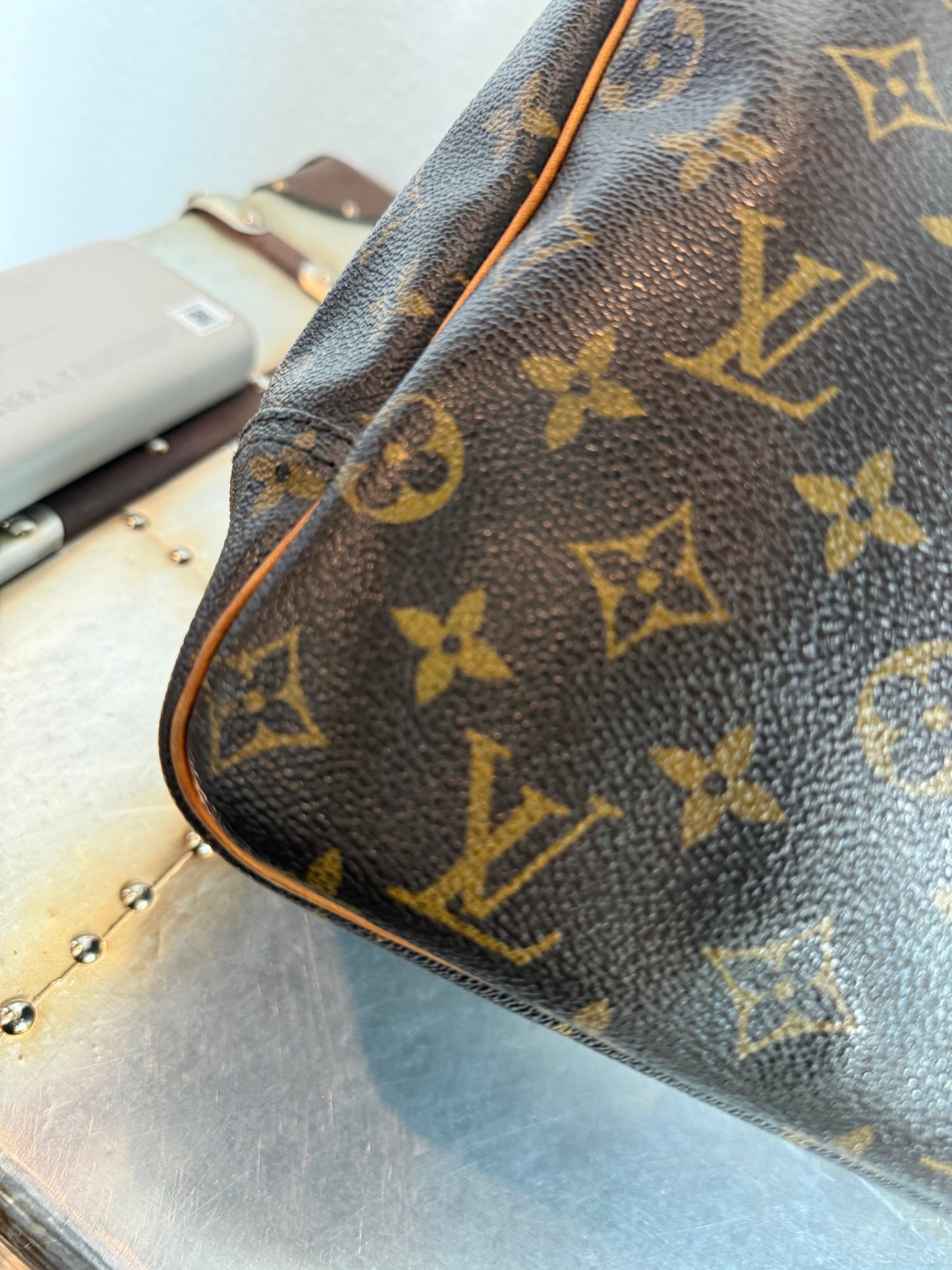 Pre-owned Authentic Louis Vuitton Deauville Monogram Handbag