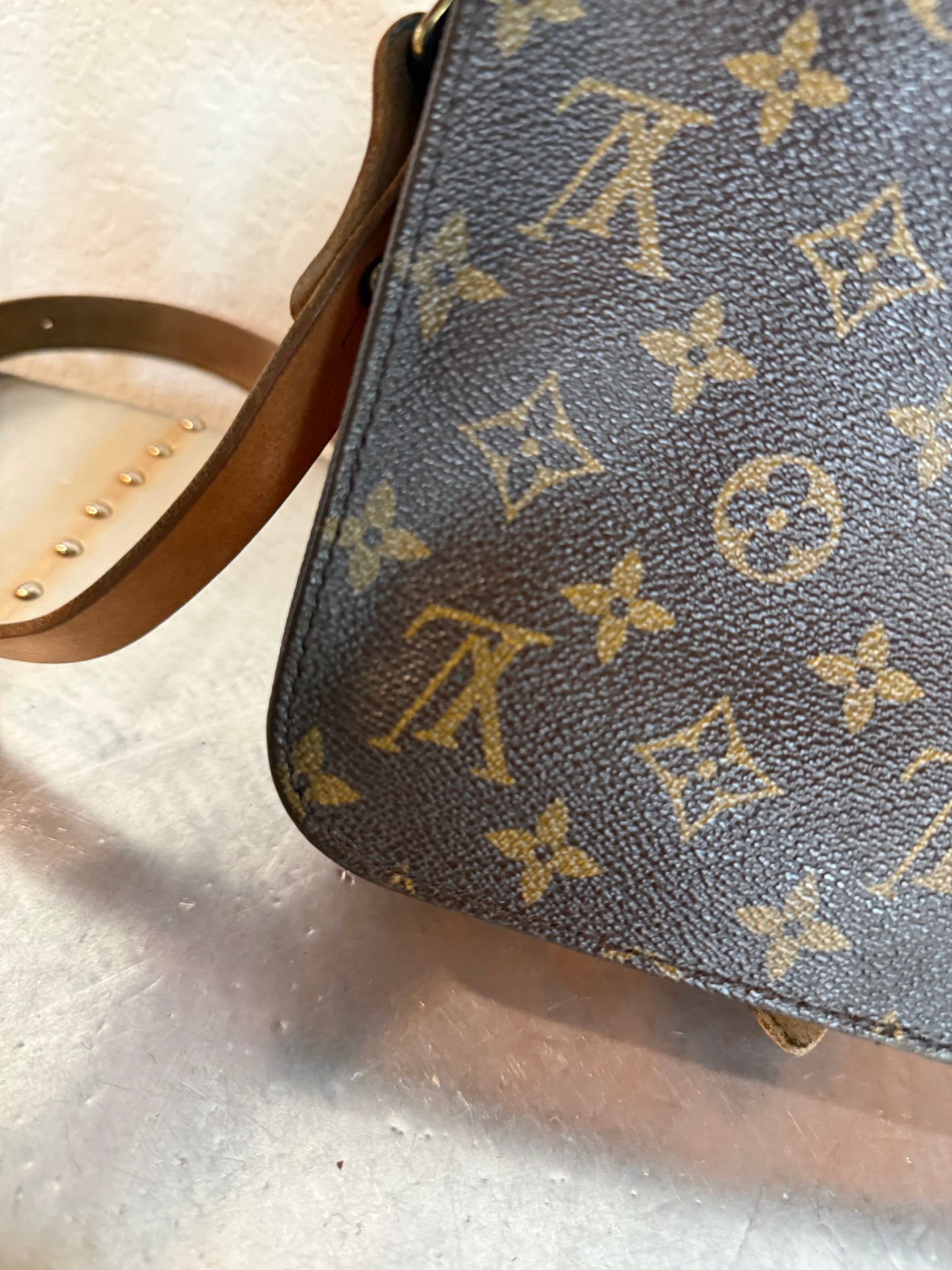 Pre-owned Louis Vuitton Cartouchiere MM Monogram Shoulder / Crossbody Bag