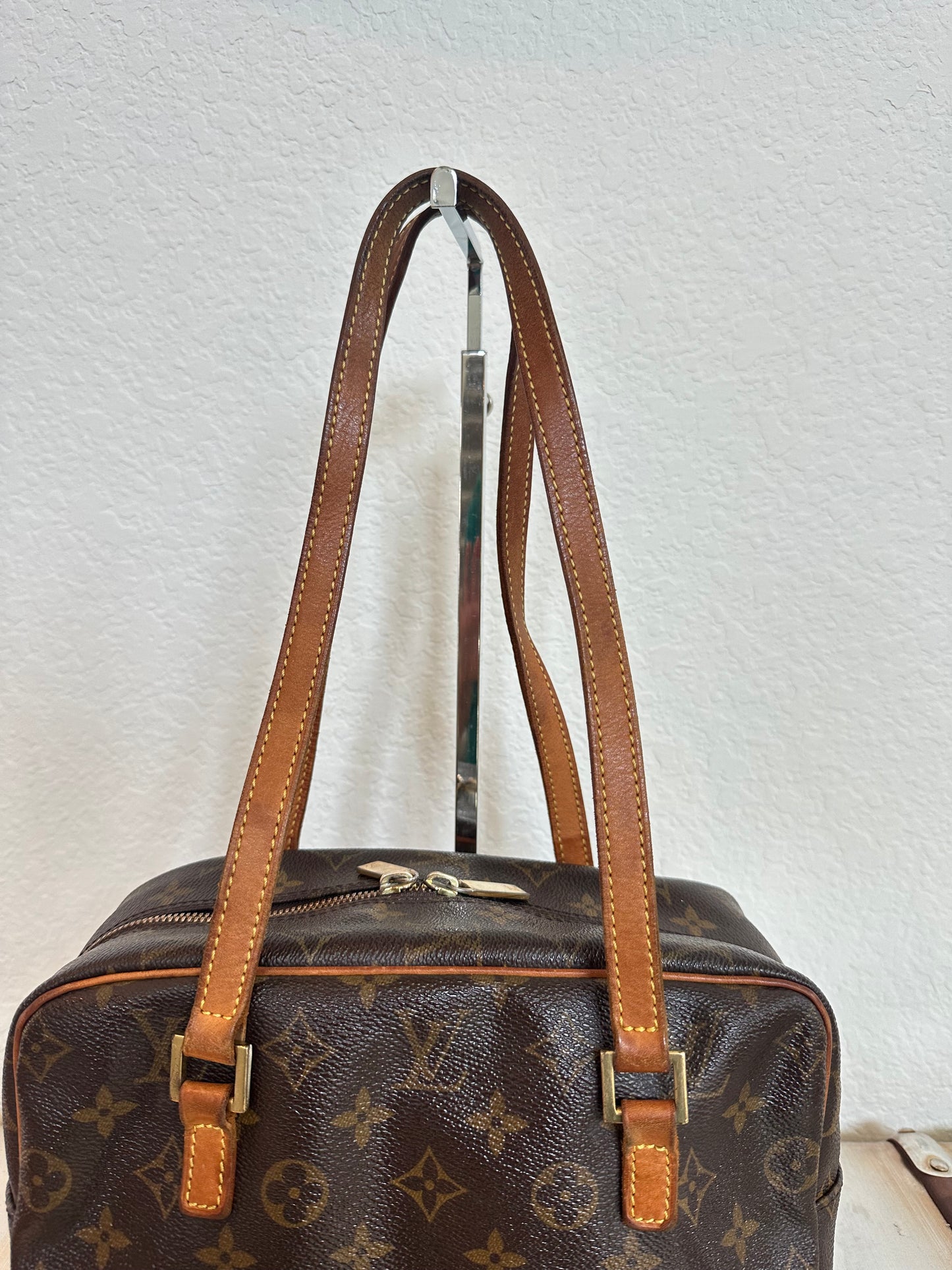 Pre-owned Authentic Louis Vuitton Cite MM Monogram Shoulder Bag