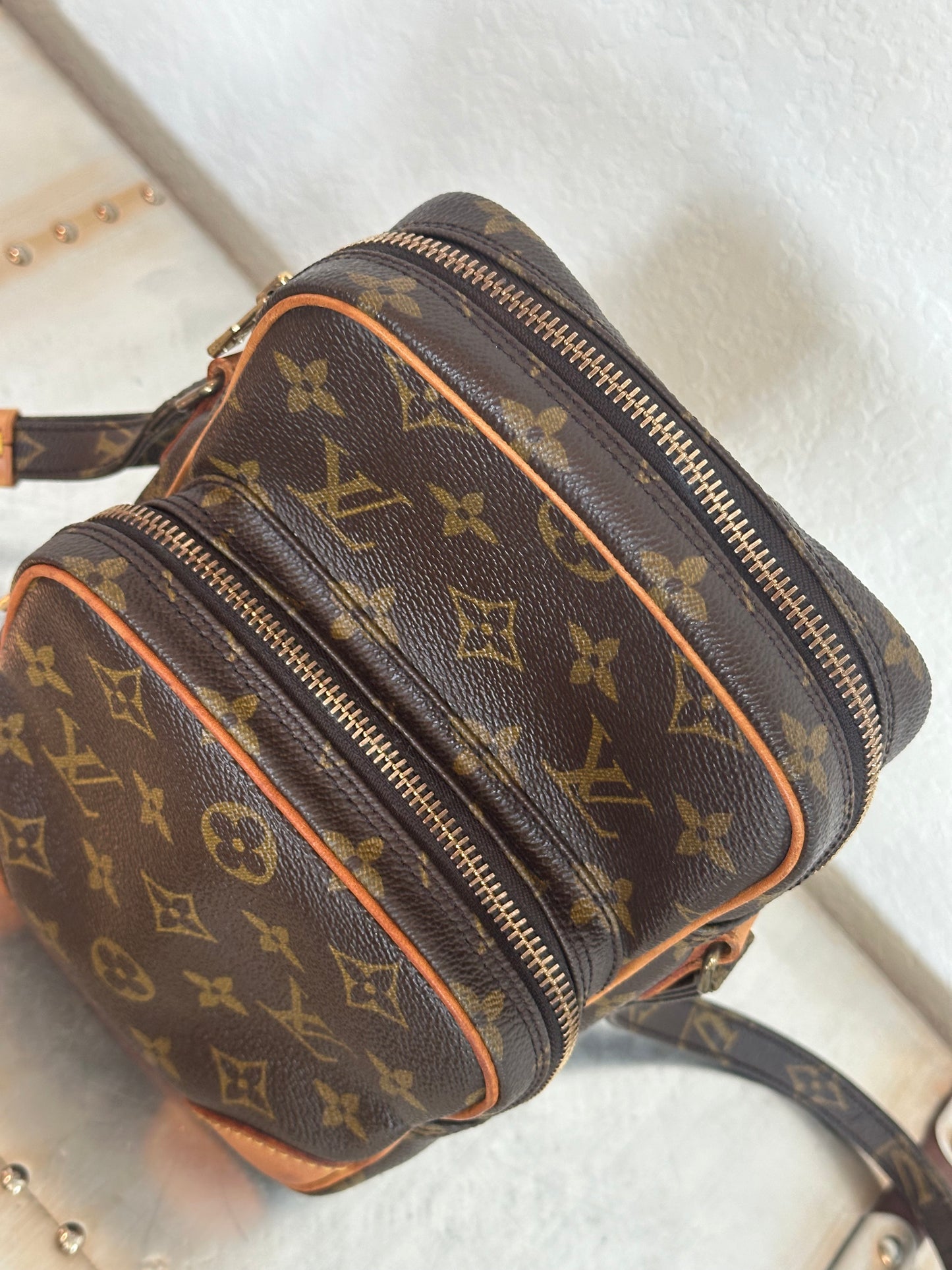 Pre-owned Authentic Louis Vuitton Amazon Monogram Crossbody Bag