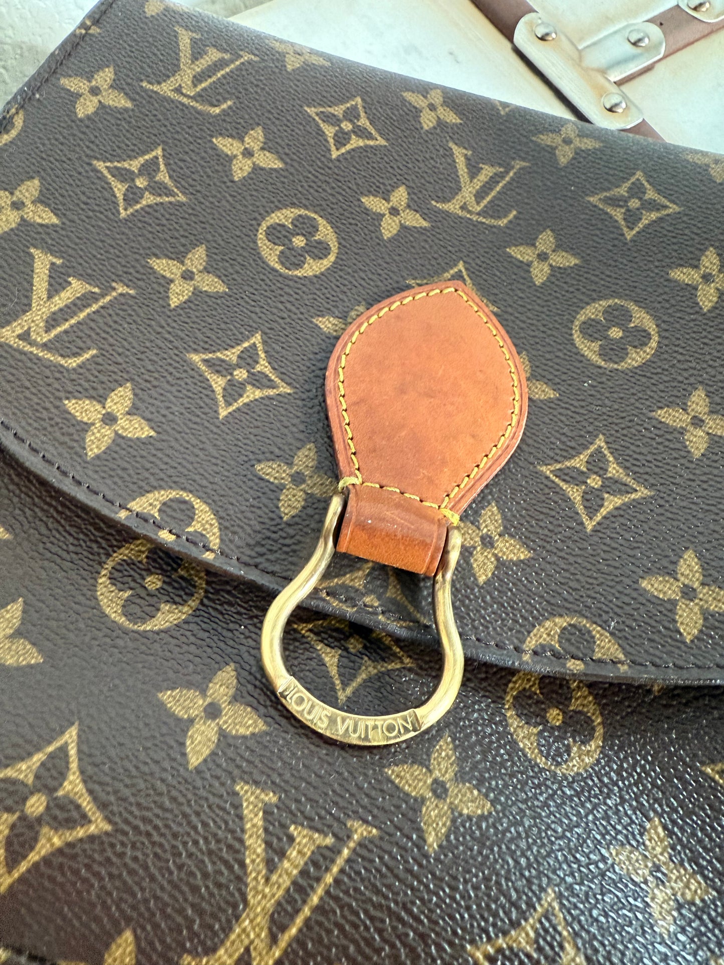 Pre-owned Authentic Louis Vuitton Saint Cloud GM Monogram Crossbody Bag