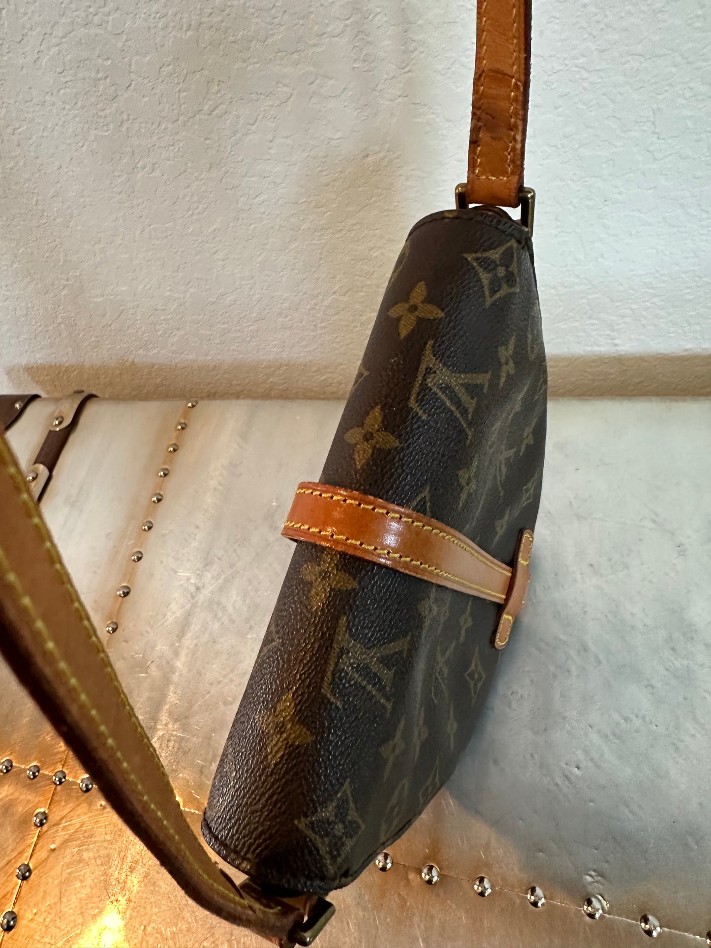 Pre-owned Authentic Louis Vuitton Chantilly PM Monogram Crossbody Bag
