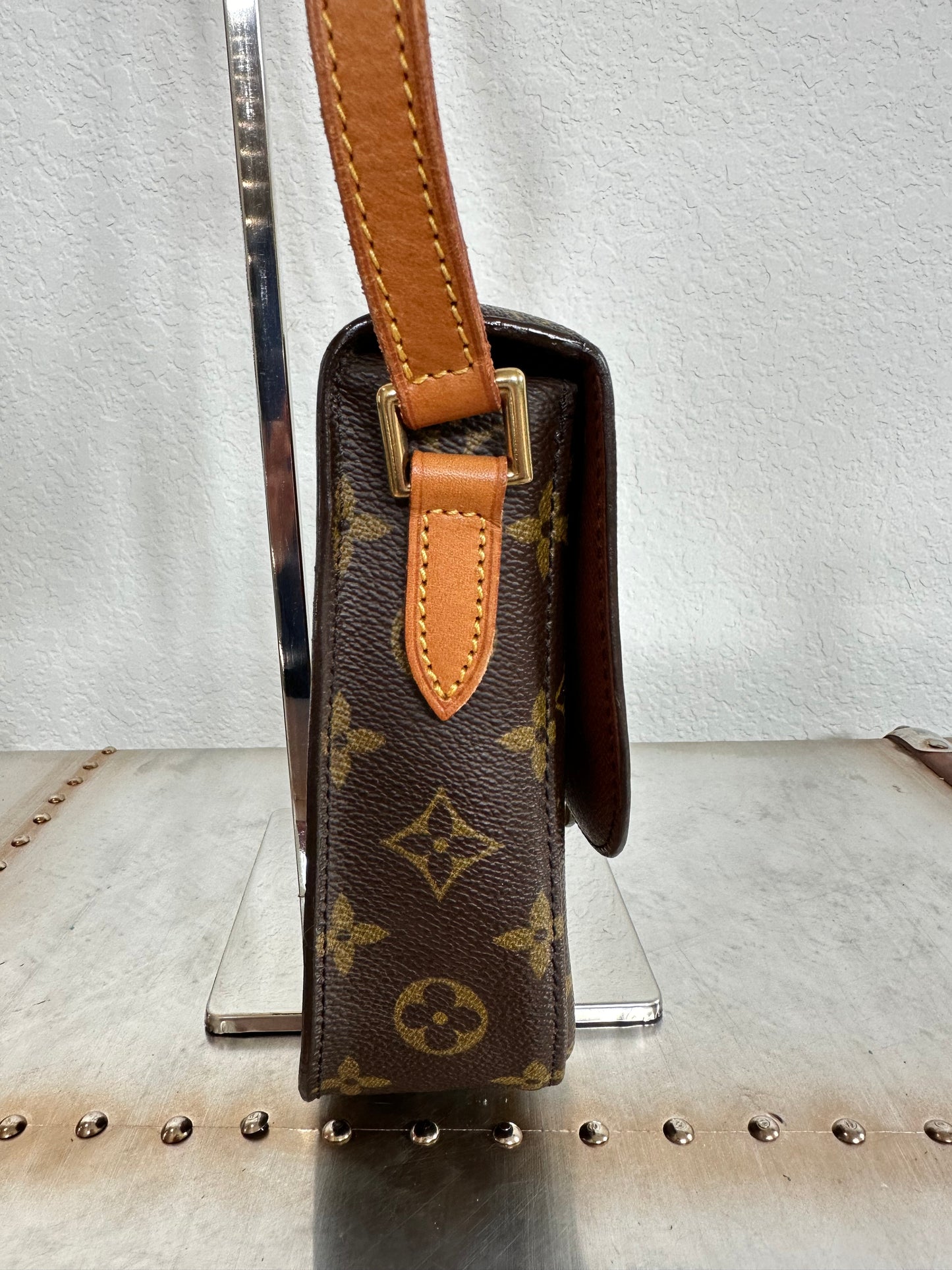 Pre-owned Authentic Louis Vuitton Saint Cloud MM Monogram Shoulder / Crossbody Bag