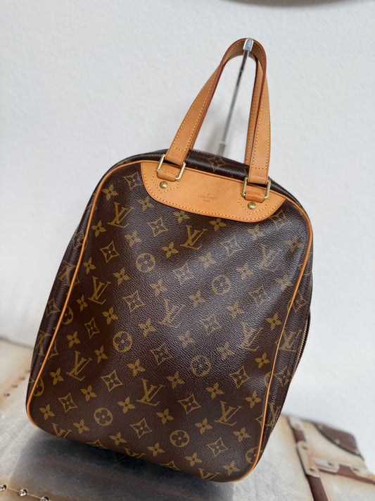 Pre-owned Authentic Louis Vuitton Excursion Monogram Handbag