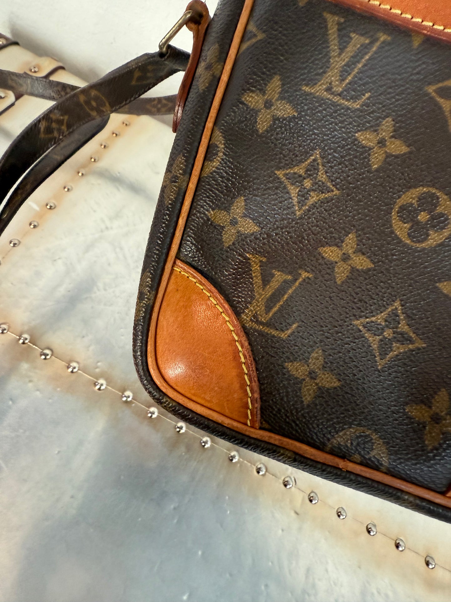 Pre-owned Authentic Louis Vuitton Danube Monogram Crossbody Bag