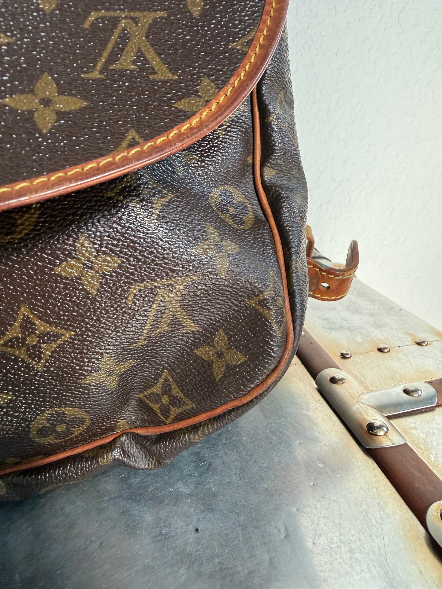 Pre-owned Authentic Louis Vuitton Monogram Saumur 35 Crossbody Bag