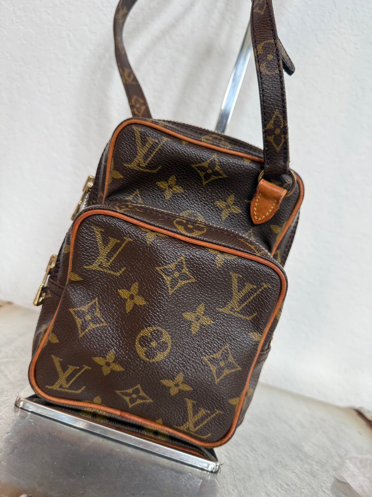 Pre-owned Louis Vuitton Mini Amazon Monogram Crossbody Bag