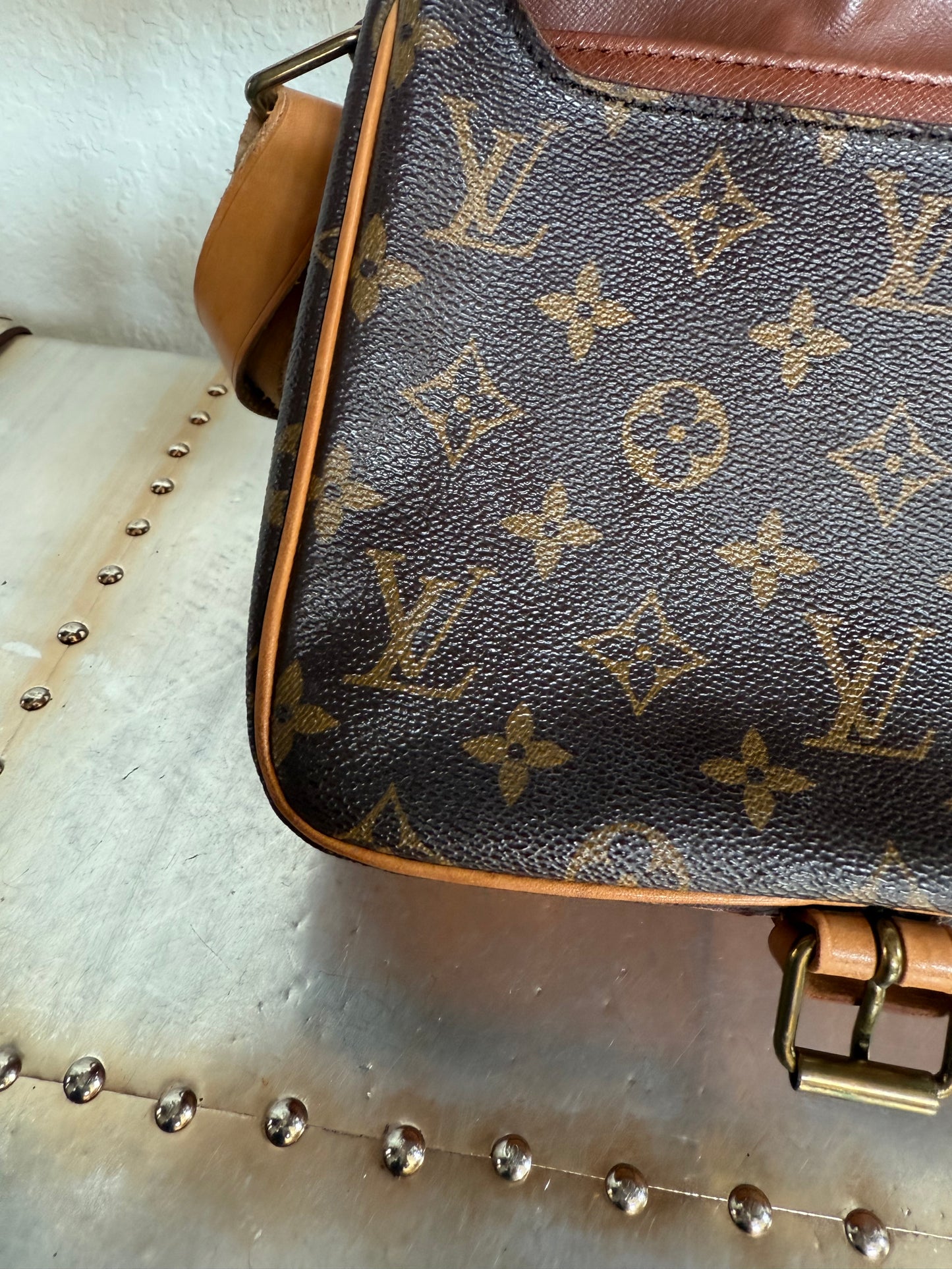Pre-owned Louis Vuitton Cartouchiere MM Monogram Shoulder / Crossbody Bag
