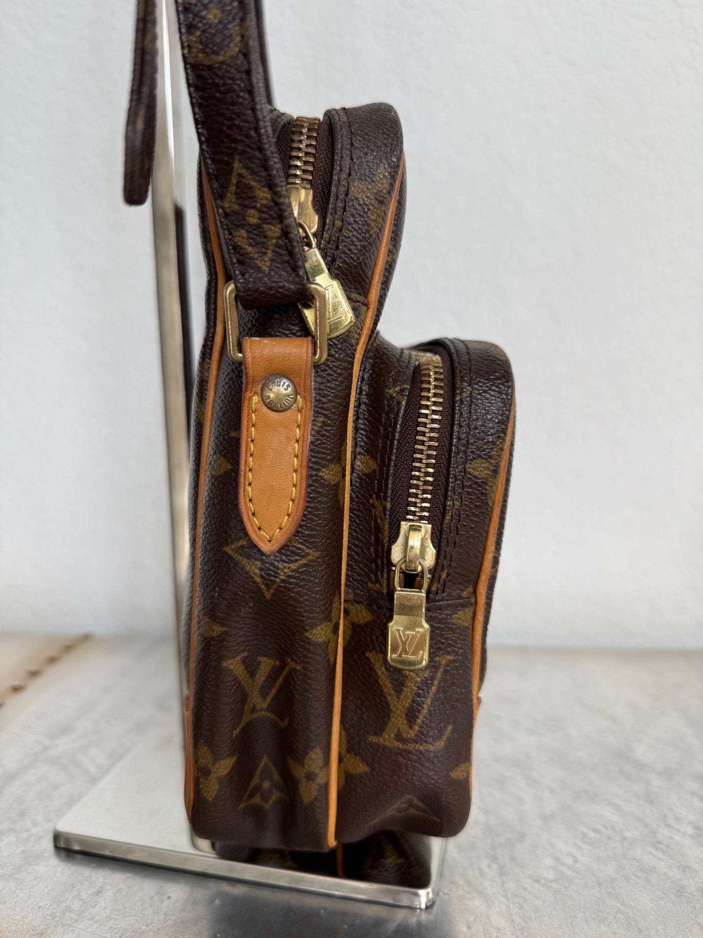 Pre-owned Authentic Louis Vuitton Amazon Monogram Crossbody Bag