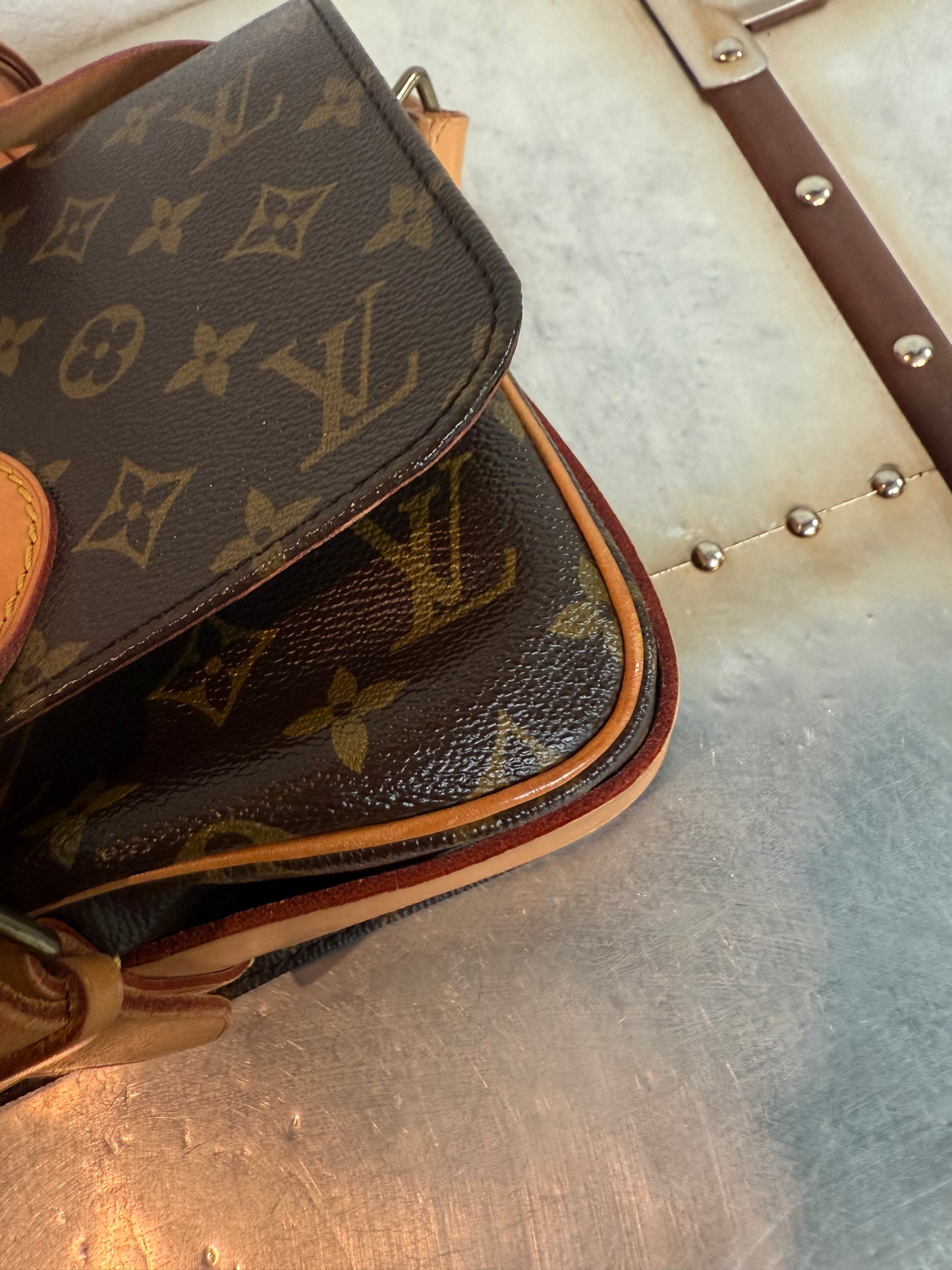 Pre-owned Louis Vuitton Cartouchiere MM Monogram Shoulder / Crossbody Bag