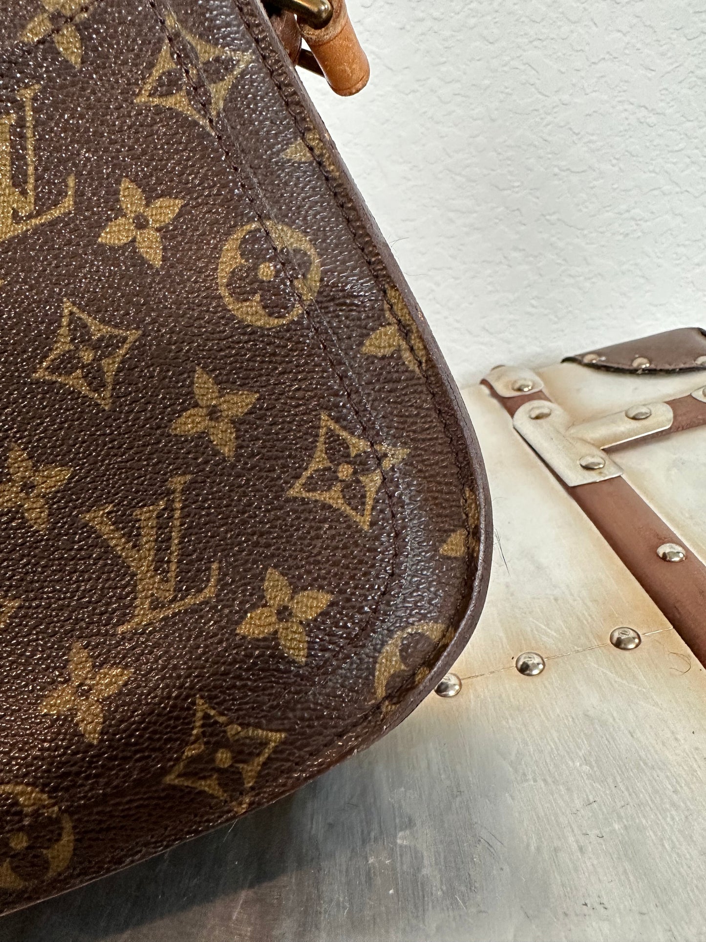 Pre-owned Authentic Louis Vuitton Saint Cloud MM Monogram Shoulder / Crossbody Bag