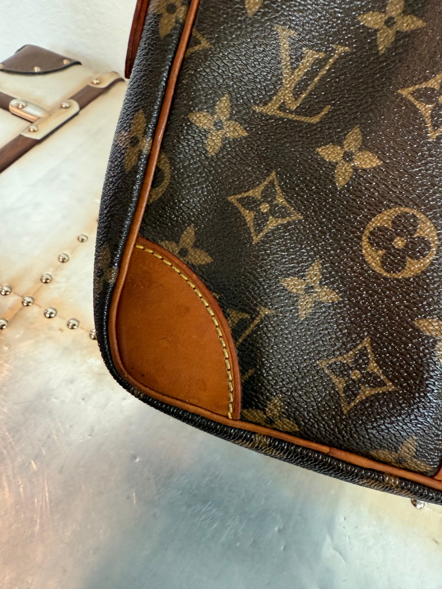 Pre-owned Authentic Louis Vuitton Danube Monogram Crossbody Bag