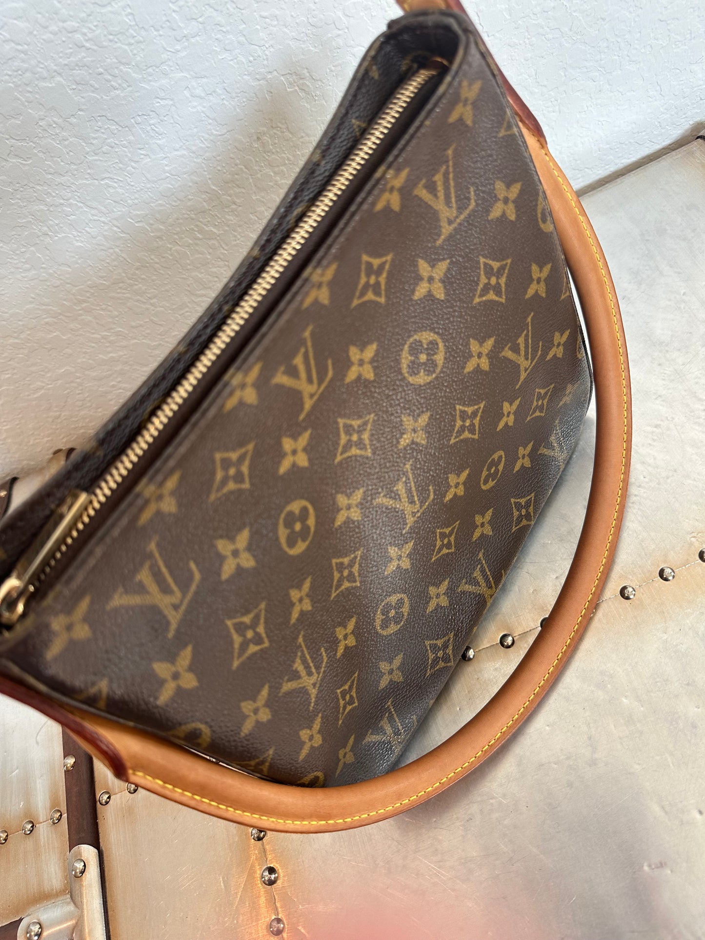 Pre-owned Authentic Louis Vuitton Looping MM Monogram Shoulder Bag