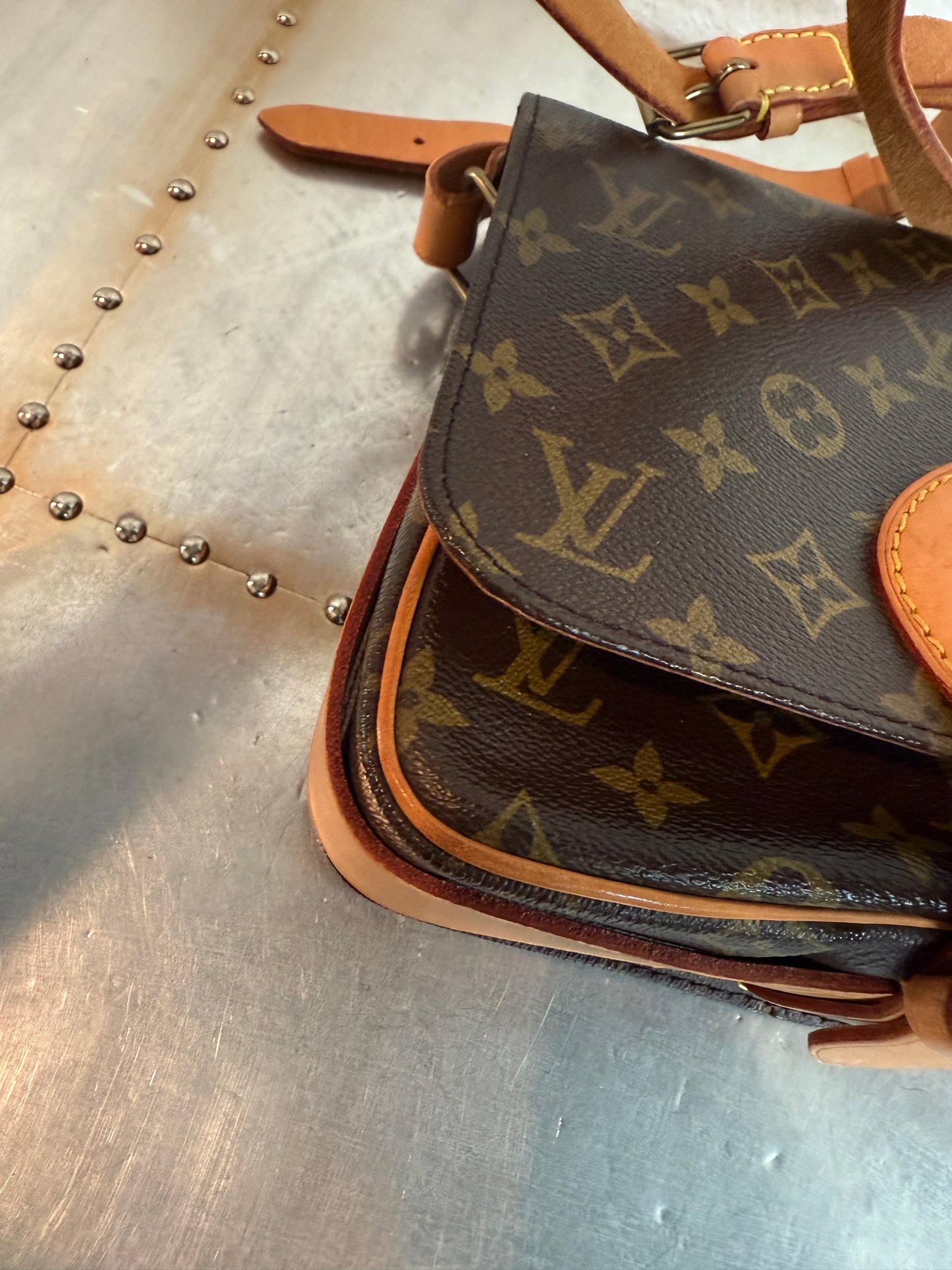 Pre-owned Louis Vuitton Cartouchiere MM Monogram Shoulder / Crossbody Bag