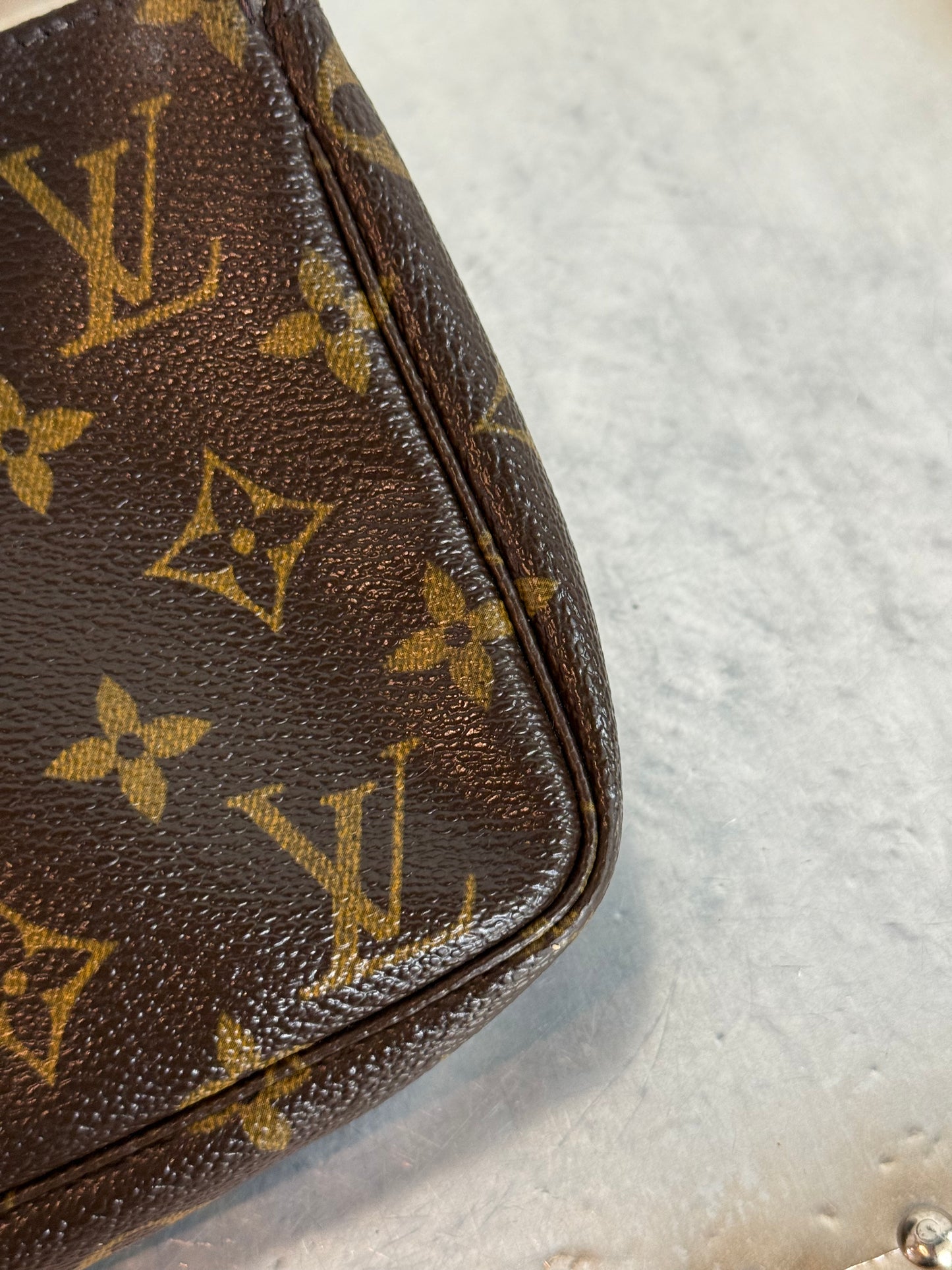 Pre-owned Authentic Louis Vuitton Pochette Accessoires Monogram Shoulder / Handbag
