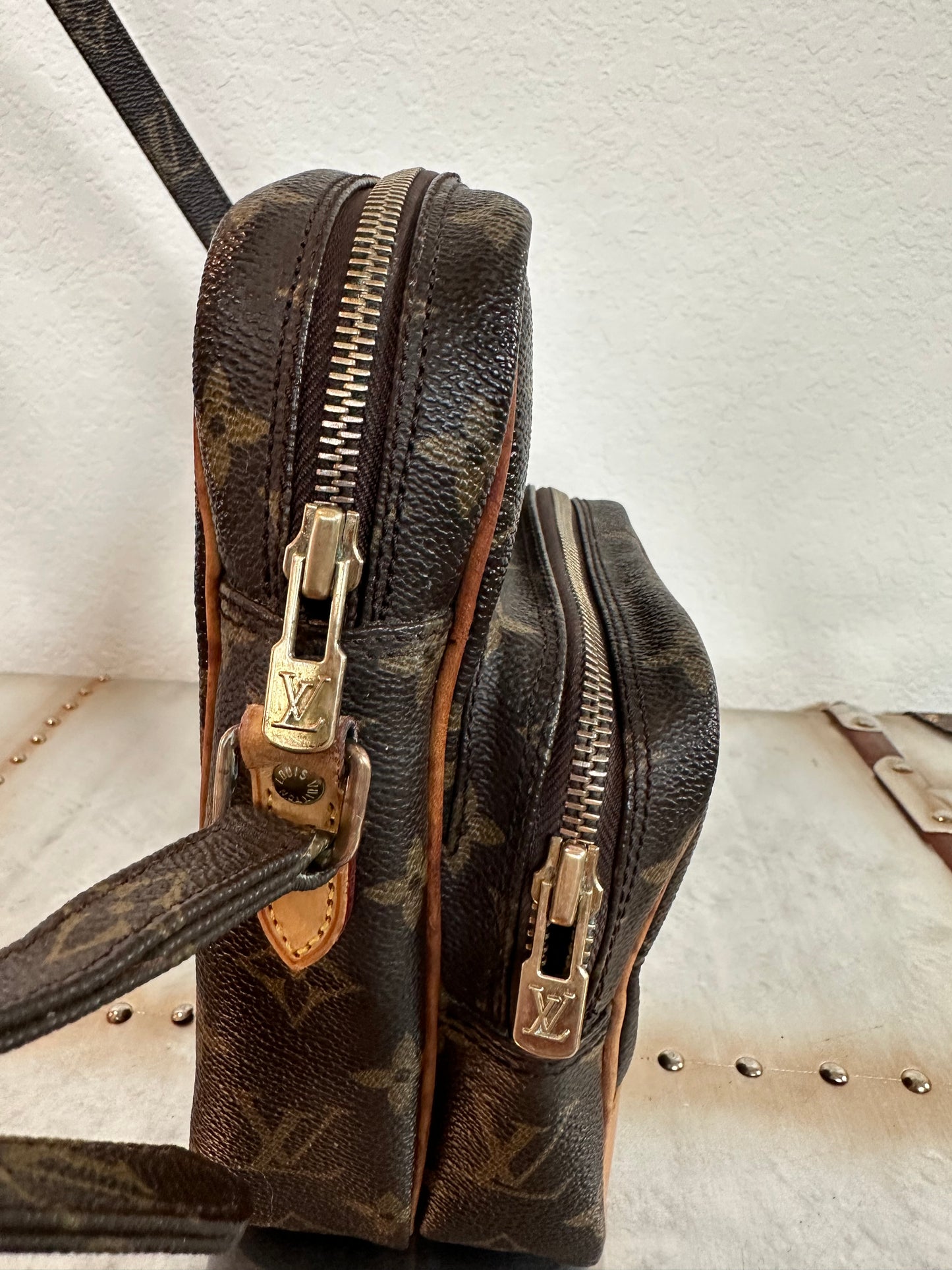 Pre-owned Authentic Louis Vuitton Amazon Monogram Crossbody Bag