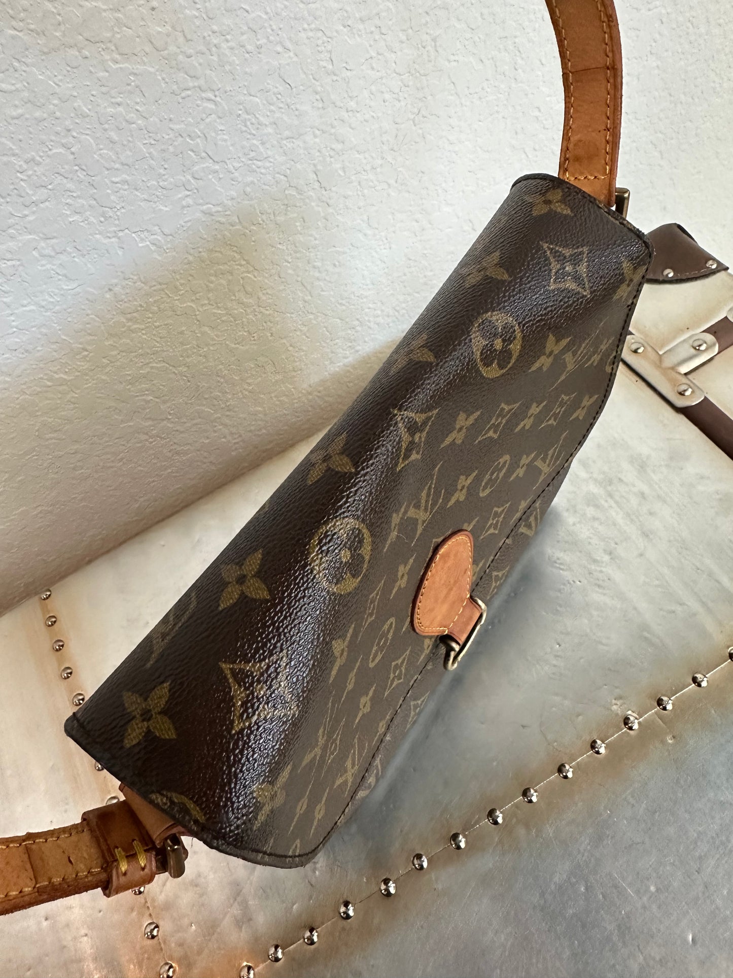 Pre-owned Authentic Louis Vuitton Saint Cloud GM Monogram Crossbody Bag