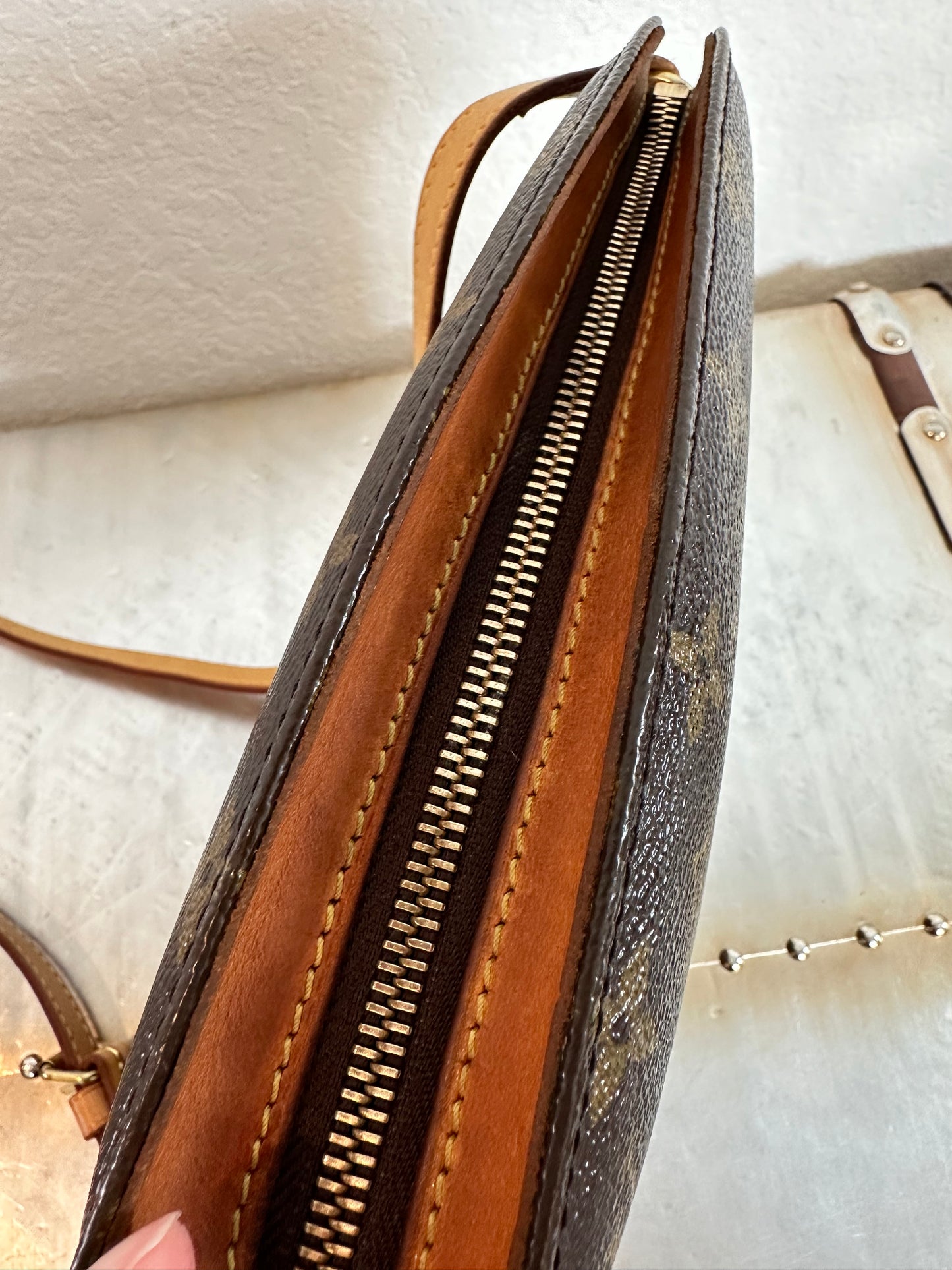 Pre-owned Authentic Louis Vuitton Drouot Monogram Crossbody Bag