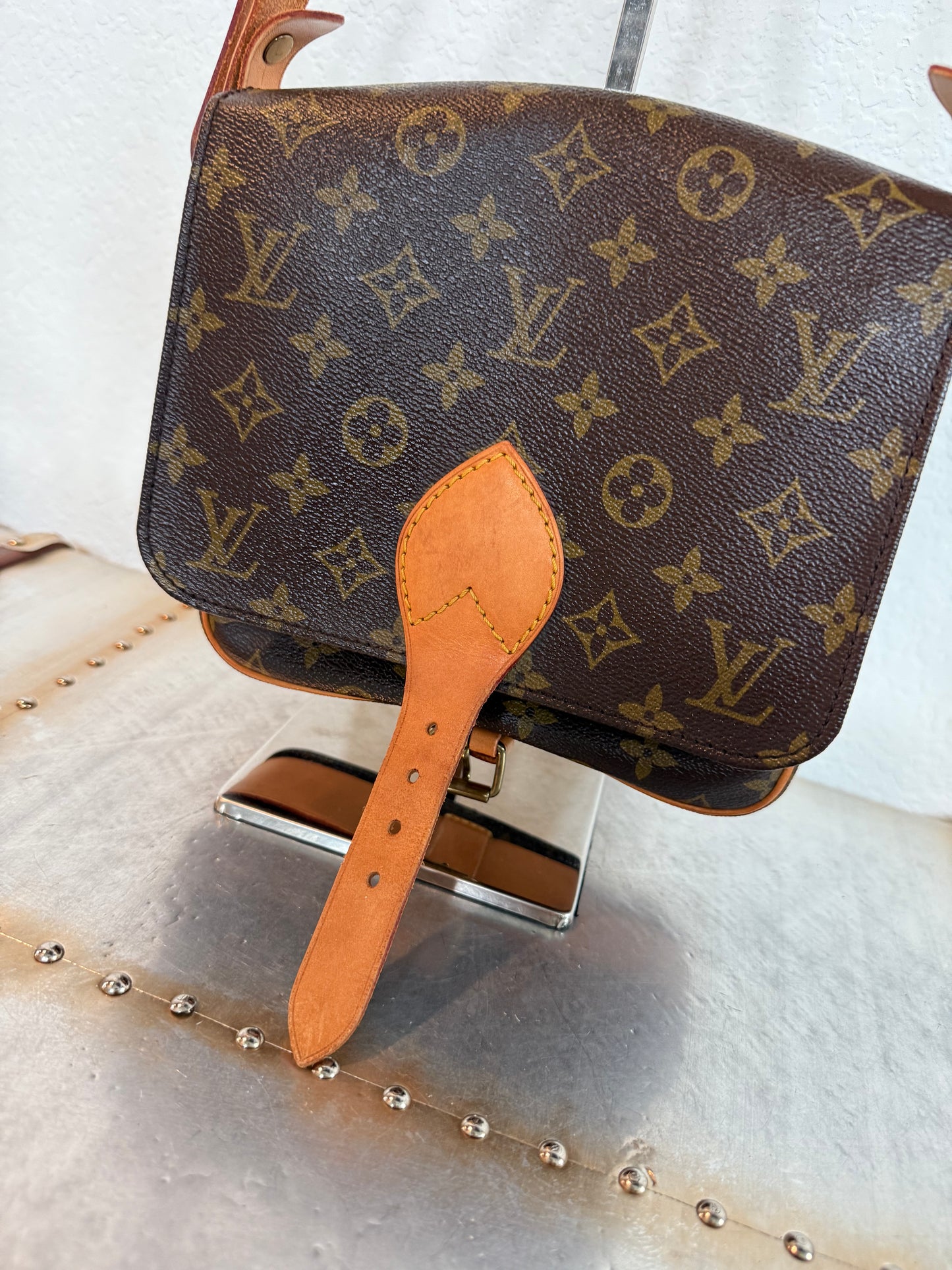 Pre-owned Louis Vuitton Cartouchiere MM Monogram Shoulder / Crossbody Bag