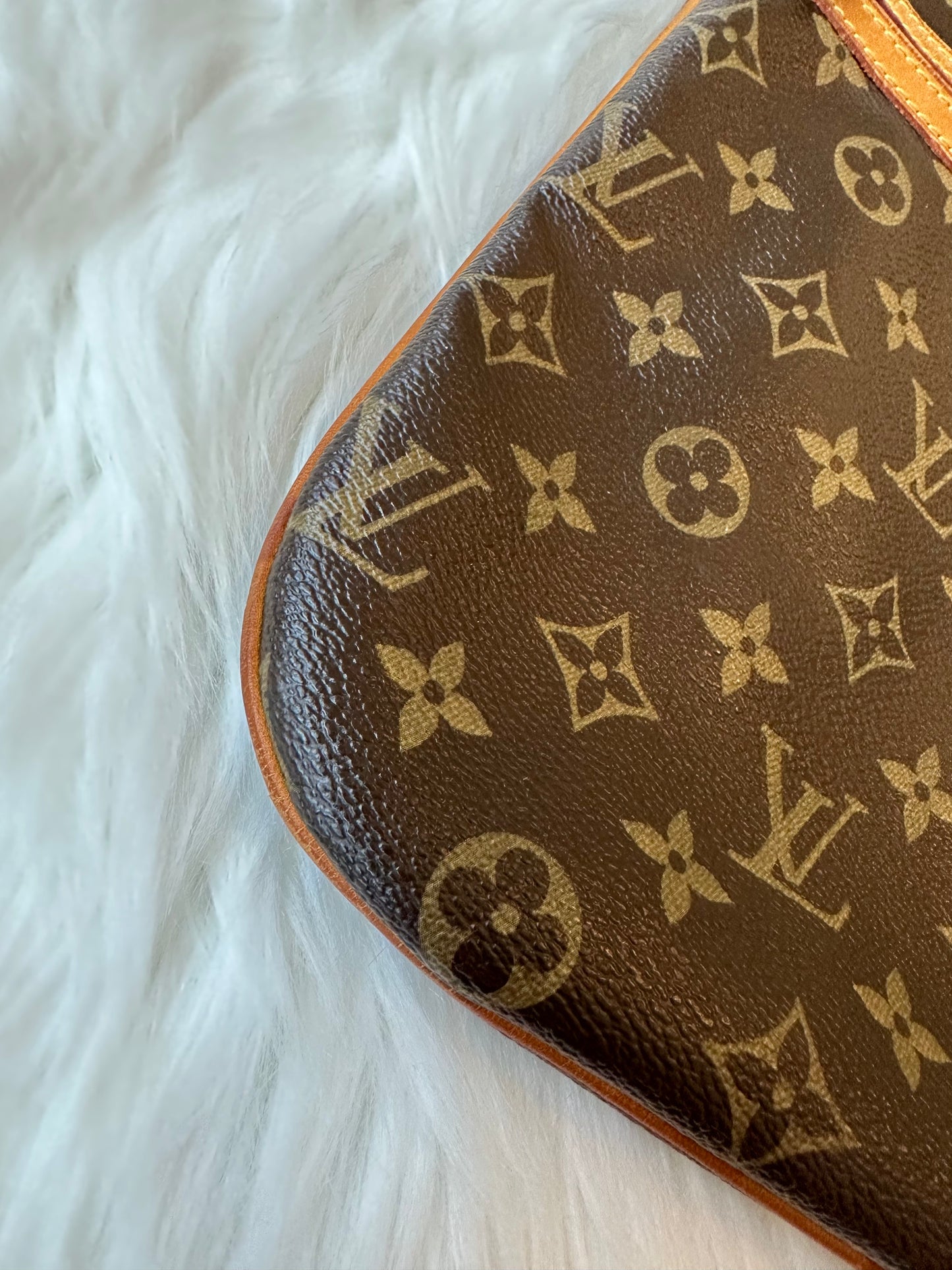 Pre-owned Authentic Louis Vuitton Pochette Bosphore Monogram Shoulder / Crossbody Bag