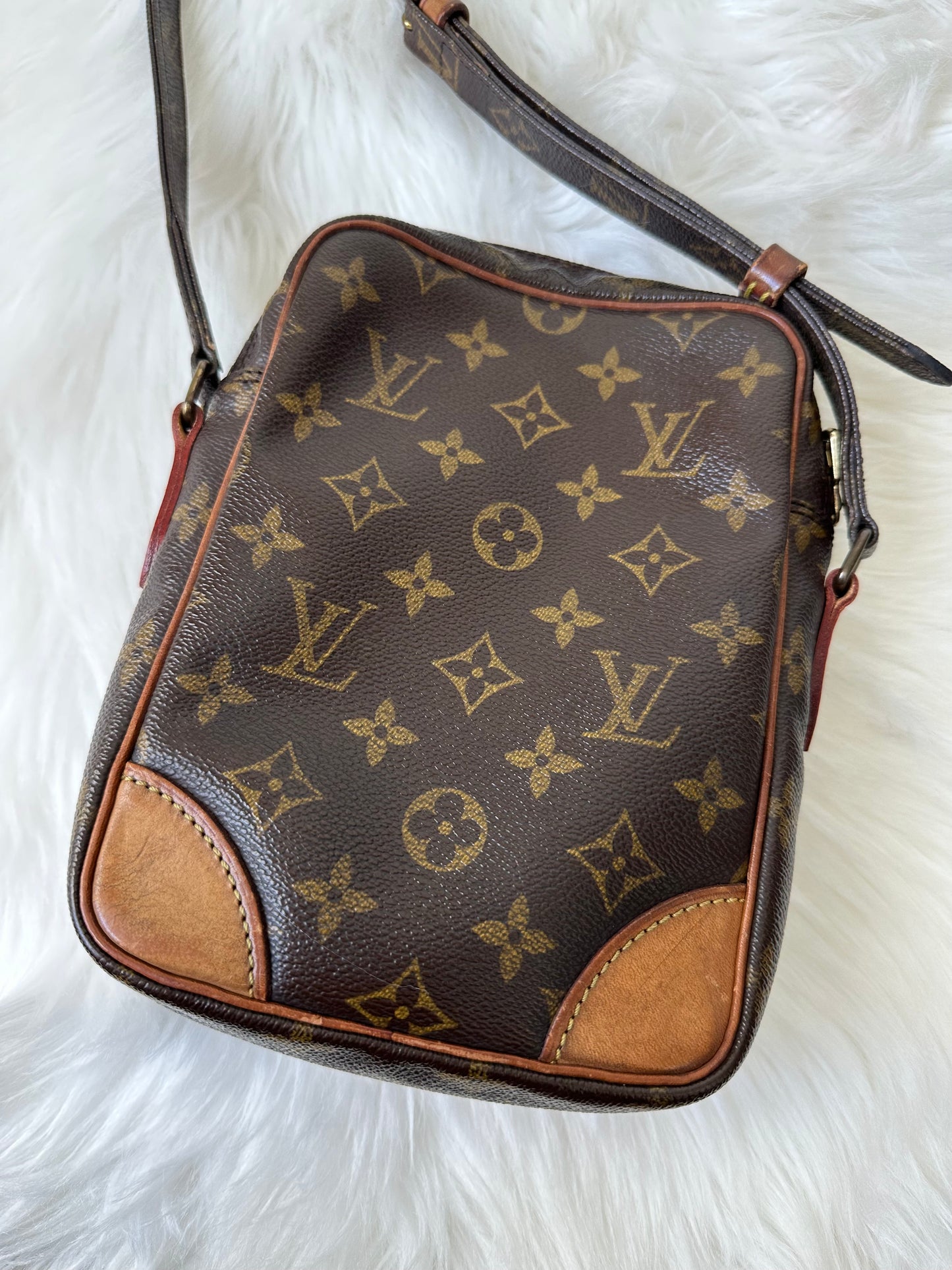 Pre-owned Authentic Louis Vuitton Amazon Monogram Crossbody Bag