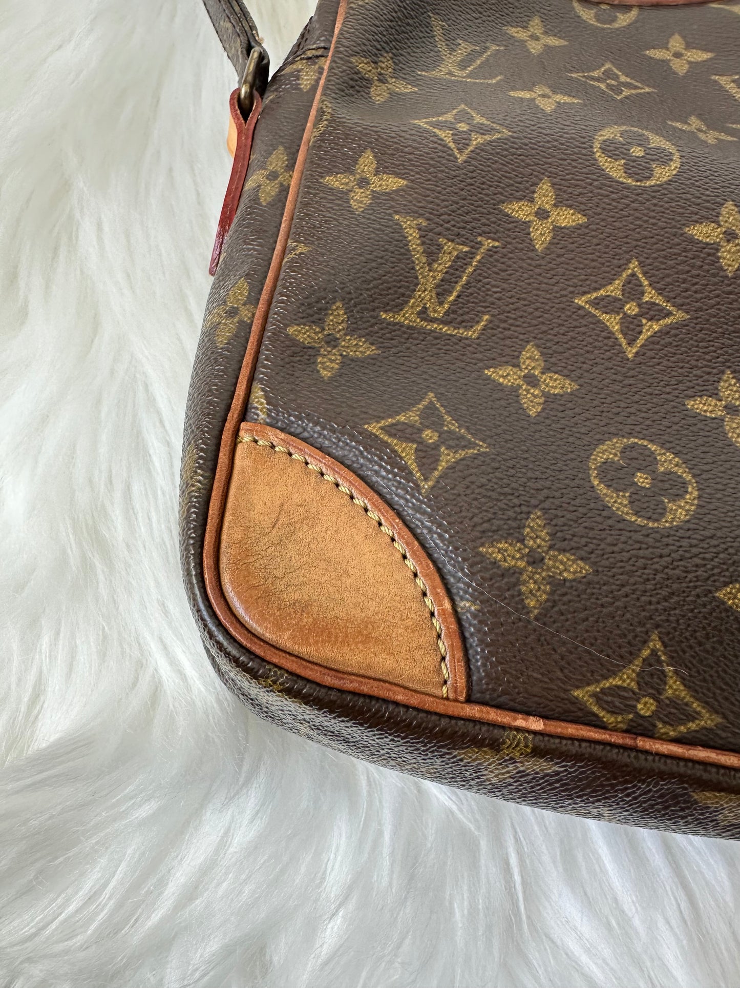Pre-owned Authentic Louis Vuitton Amazon Monogram Crossbody Bag
