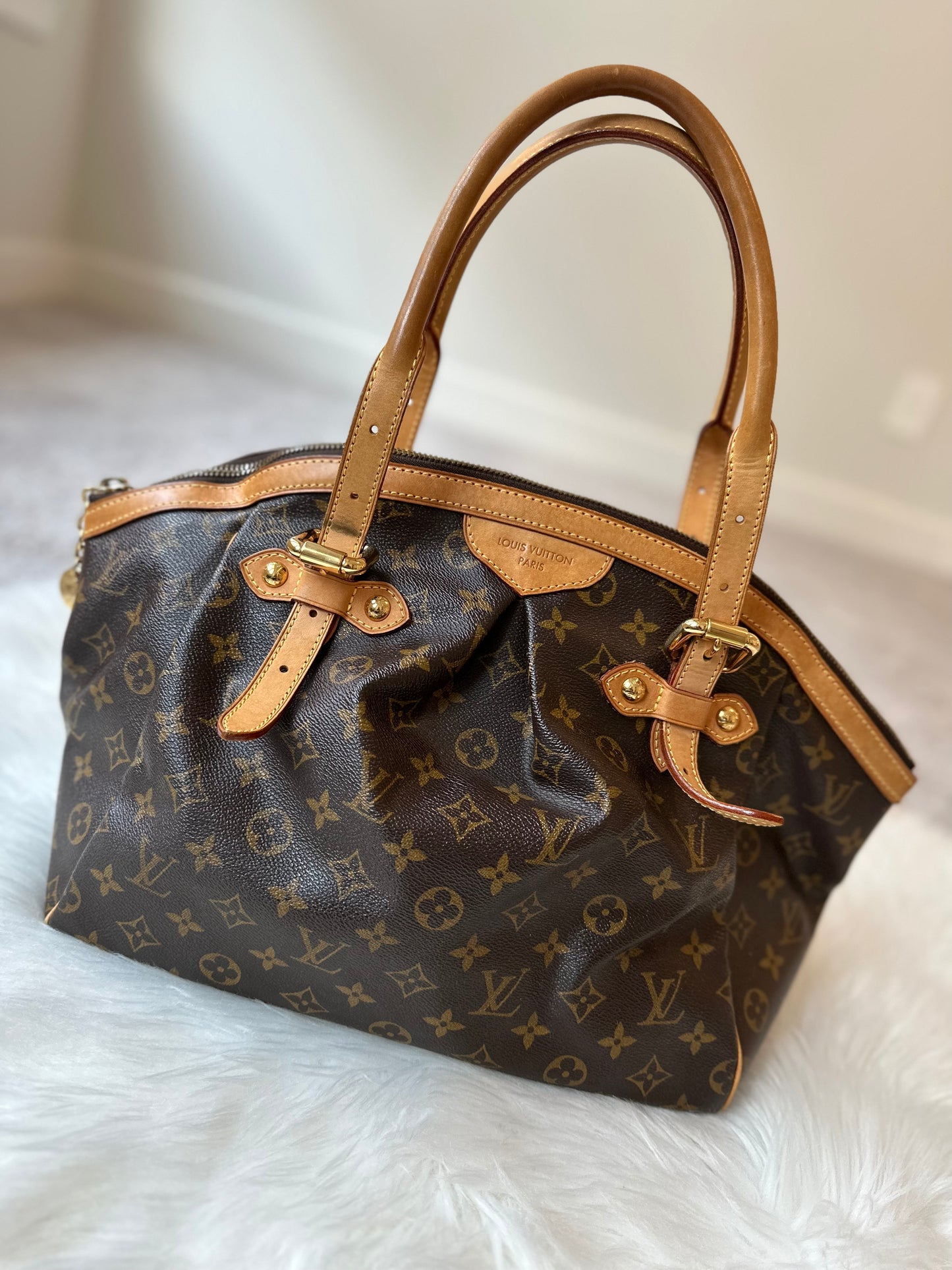 Pre-owned Louis Vuitton Tivoli GM Monogram Shoulder Bag