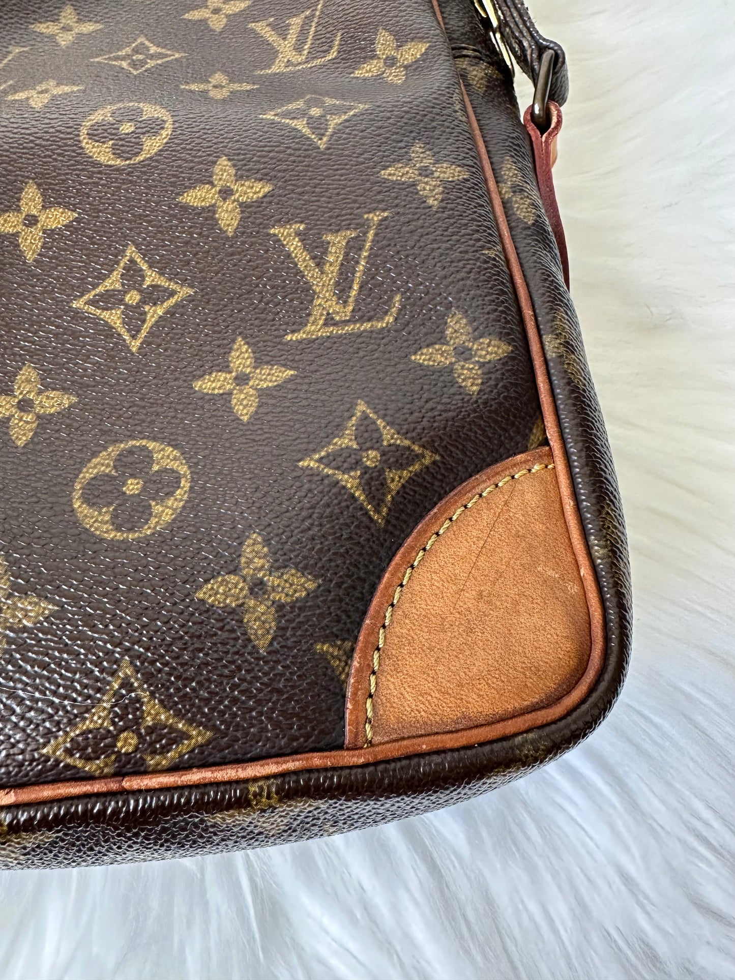 Pre-owned Authentic Louis Vuitton Amazon Monogram Crossbody Bag
