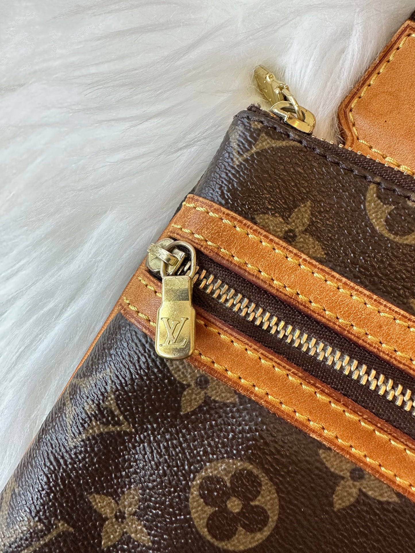 Pre-owned Authentic Louis Vuitton Pochette Bosphore Monogram Shoulder / Crossbody Bag
