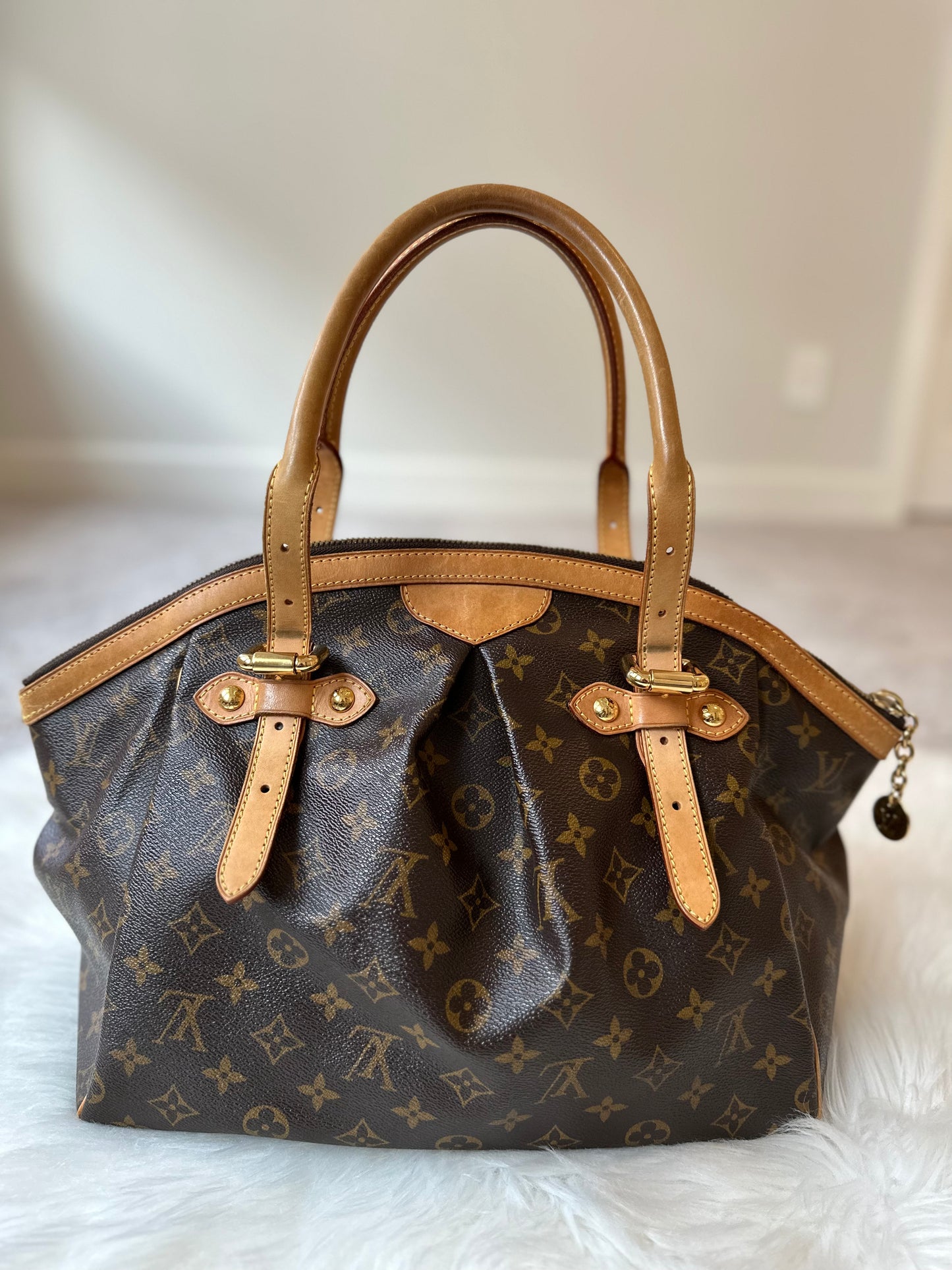 Pre-owned Louis Vuitton Tivoli GM Monogram Shoulder Bag