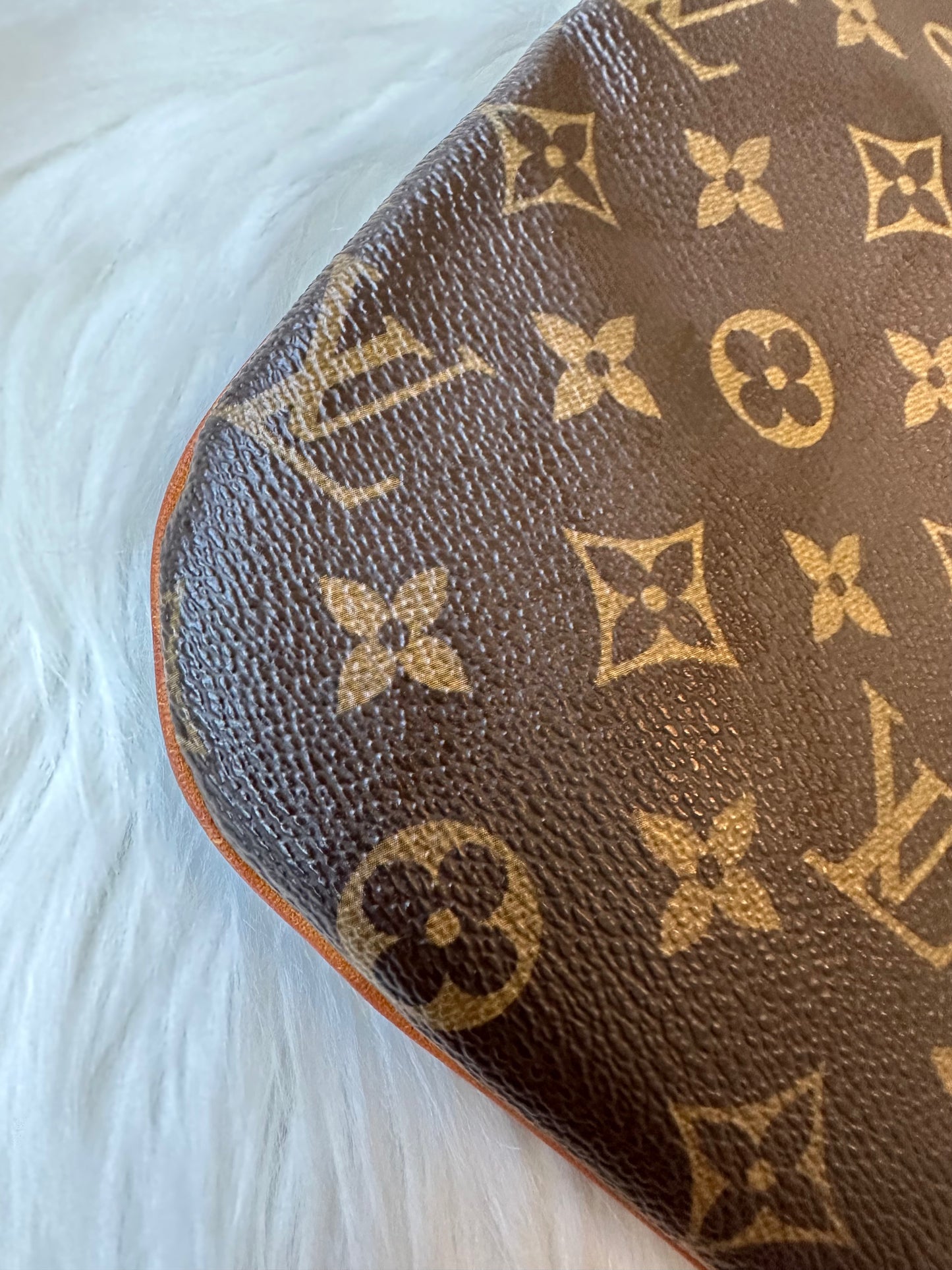 Pre-owned Authentic Louis Vuitton Pochette Bosphore Monogram Shoulder / Crossbody Bag