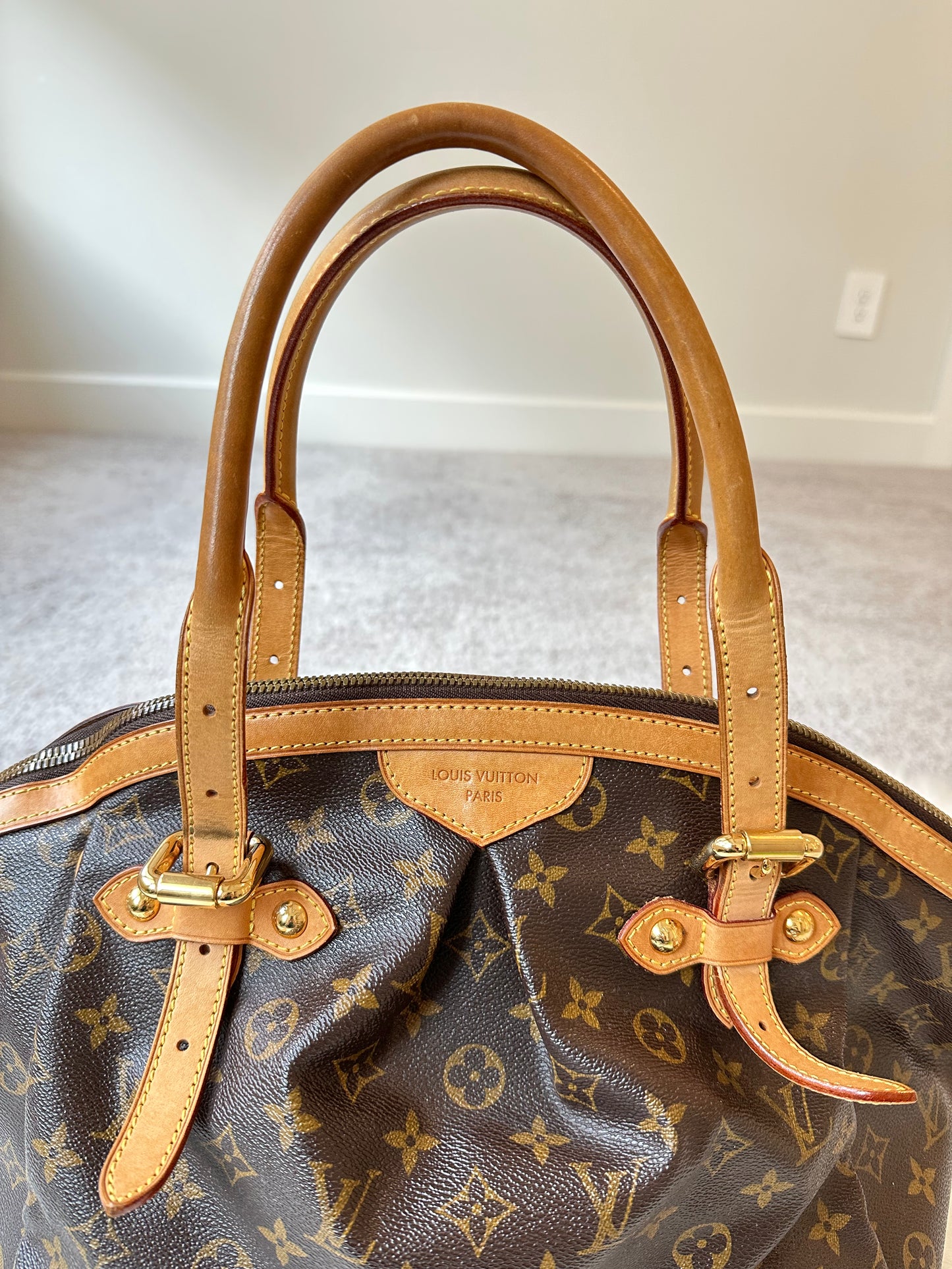 Pre-owned Louis Vuitton Tivoli GM Monogram Shoulder Bag