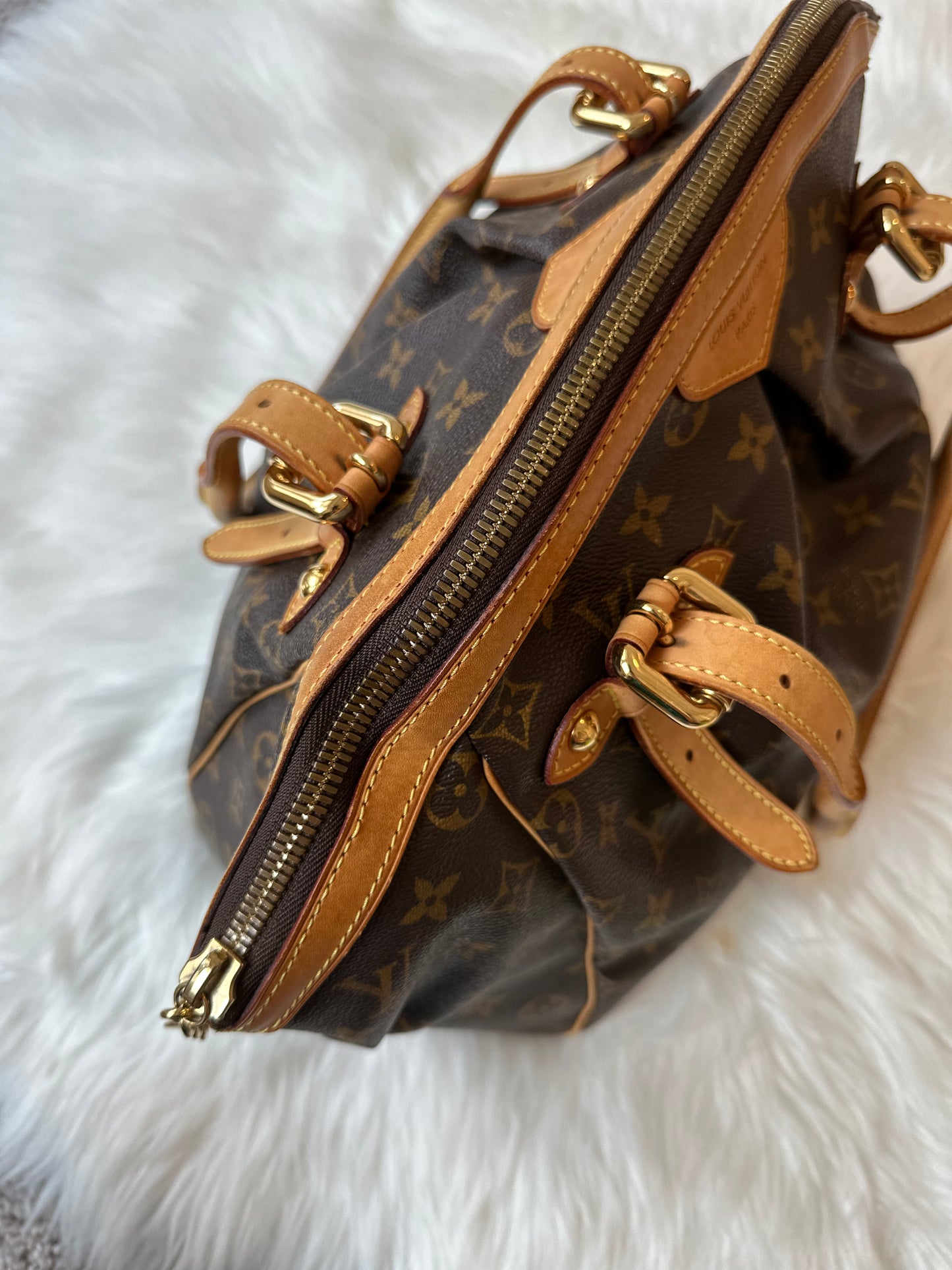 Pre-owned Louis Vuitton Tivoli GM Monogram Shoulder Bag