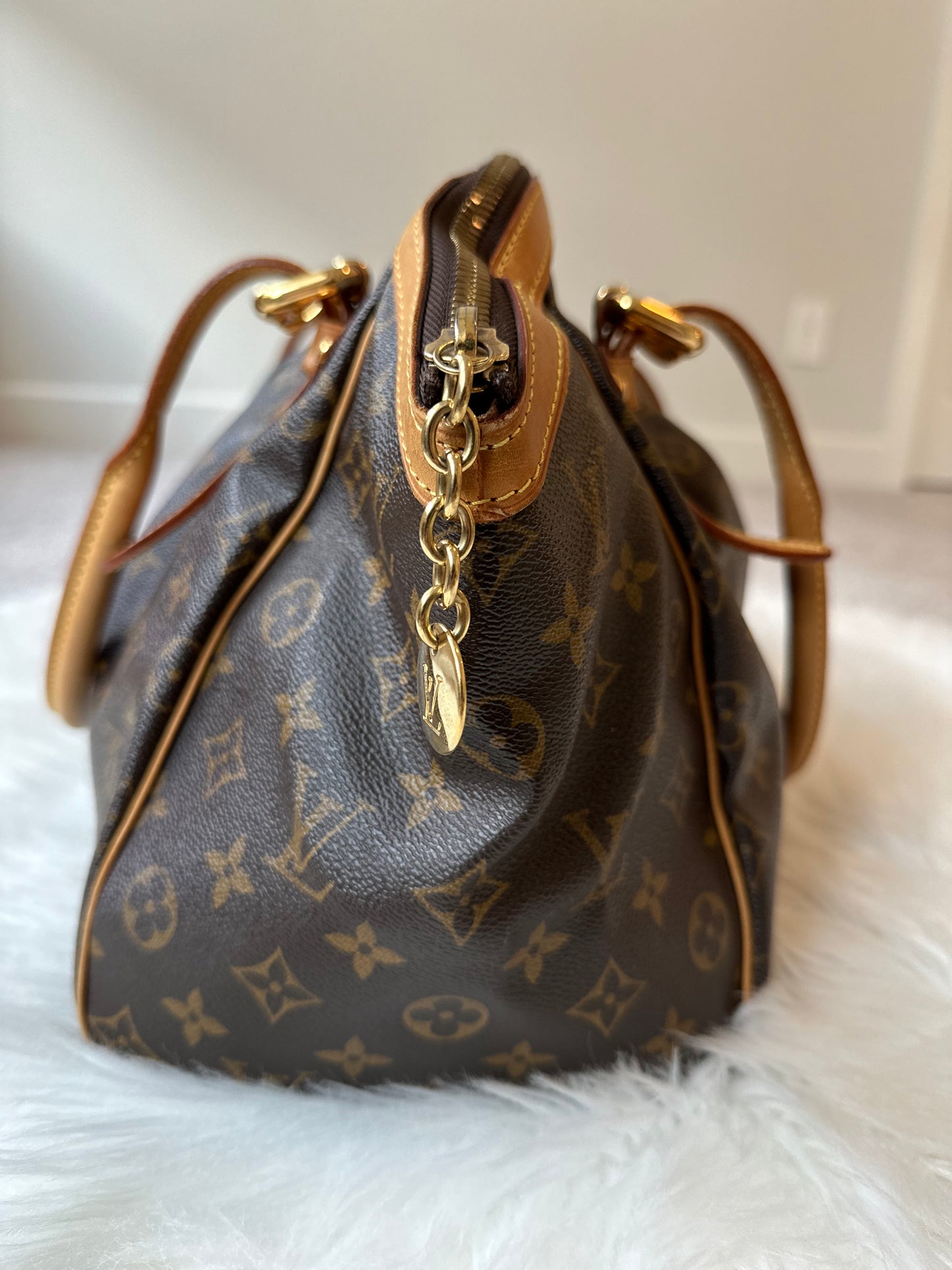 Pre-owned Louis Vuitton Tivoli GM Monogram Shoulder Bag
