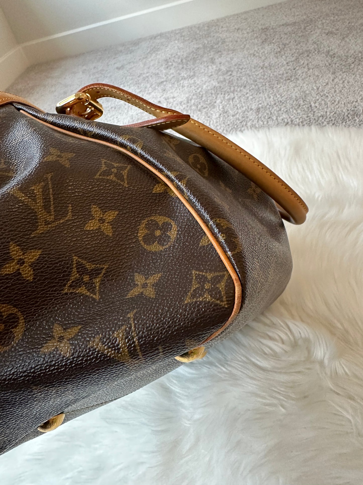 Pre-owned Louis Vuitton Tivoli GM Monogram Shoulder Bag