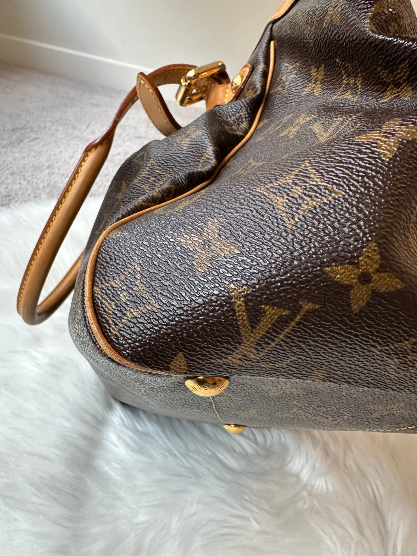 Pre-owned Louis Vuitton Tivoli GM Monogram Shoulder Bag