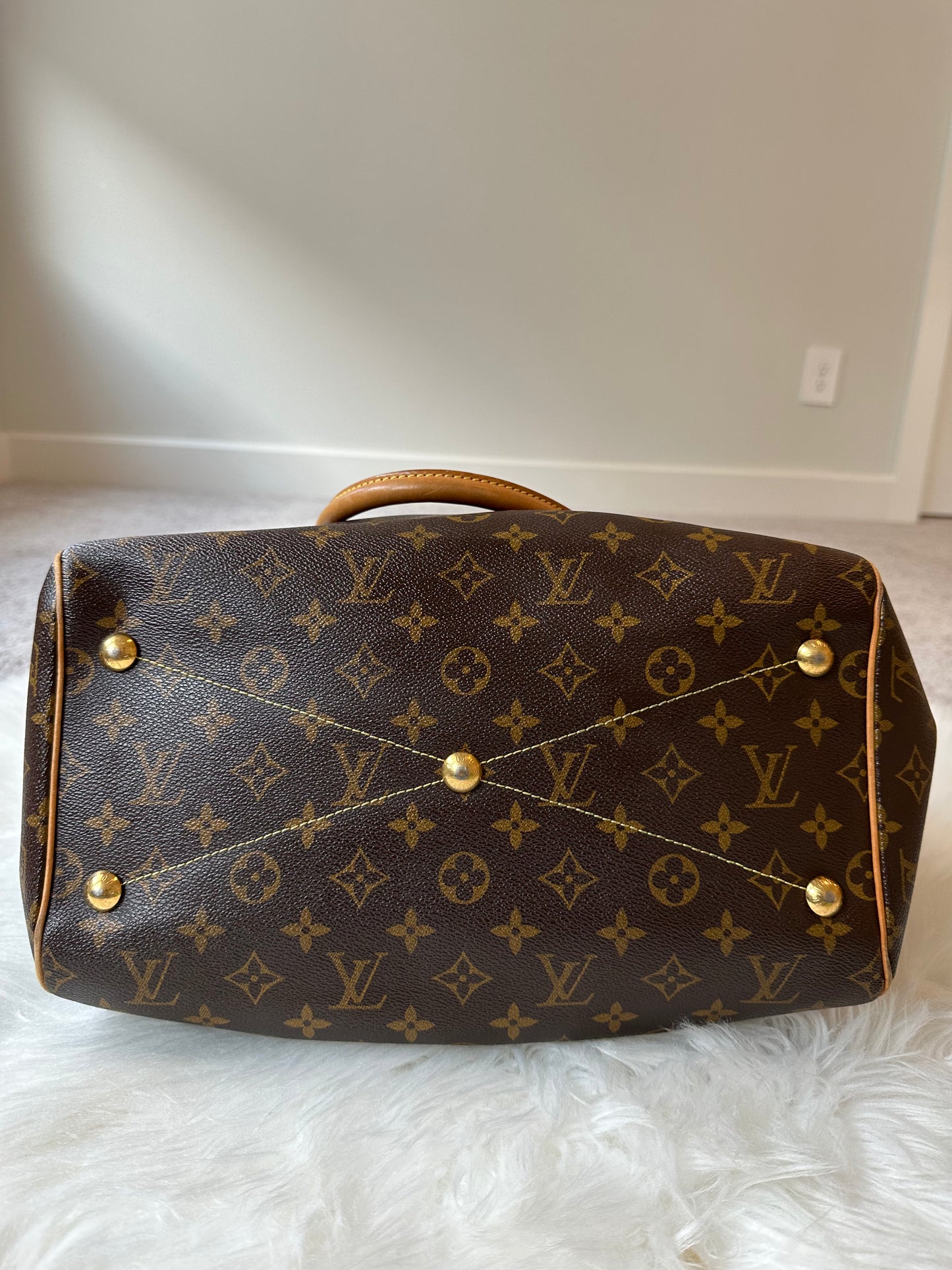 Pre-owned Louis Vuitton Tivoli GM Monogram Shoulder Bag