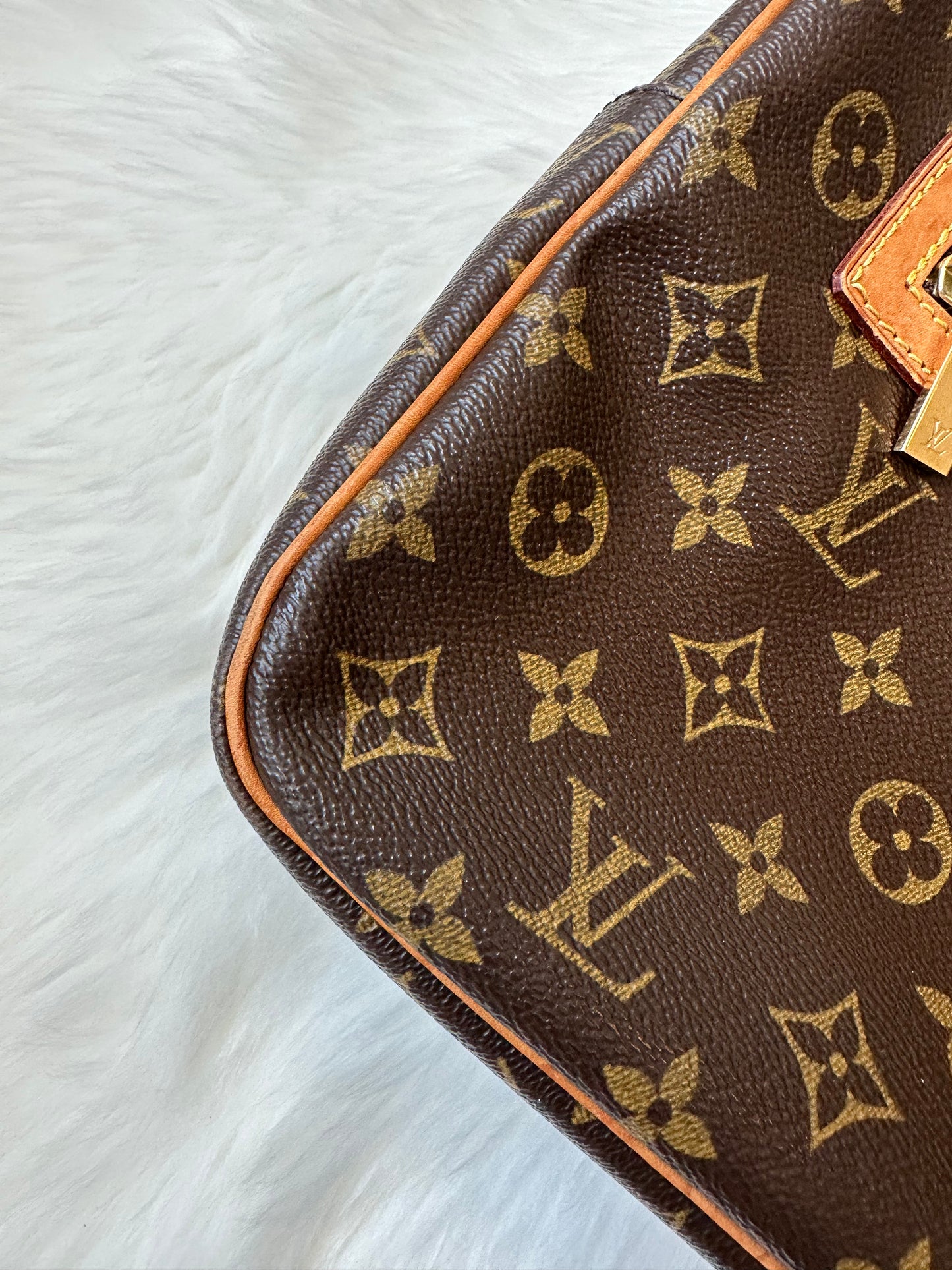 Pre-owned Authentic Louis Vuitton Cite GM Monogram Shoulder Bag